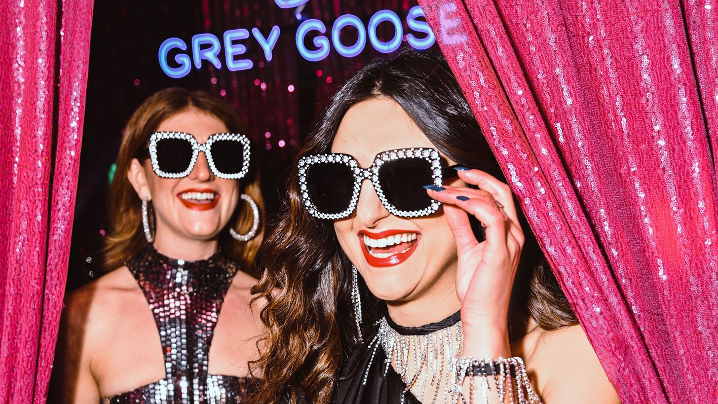 Disco Noir | &#x3A0;&#x3CE;&#x3C2; &#x3B7; Grey Goose &#x3BC;&#x3AC;&#x3C2; &#x3BC;&#x3B5;&#x3C4;&#x3AD;&#x3C6;&#x3B5;&#x3C1;&#x3B5; &#x3C3;&#x3C4;&#x3BF; &#x3C0;&#x3B9;&#x3BF; &#x3BE;&#x3AD;&#x3C6;&#x3C1;&#x3B5;&#x3BD;&#x3BF; &#x27;80s inspired &#x3C0;&#x3AC;&#x3C1;&#x3C4;&#x3B9; &#x3C4;&#x3B7;&#x3C2; &#x3C7;&#x3C1;&#x3BF;&#x3BD;&#x3B9;&#x3AC;&#x3C2;