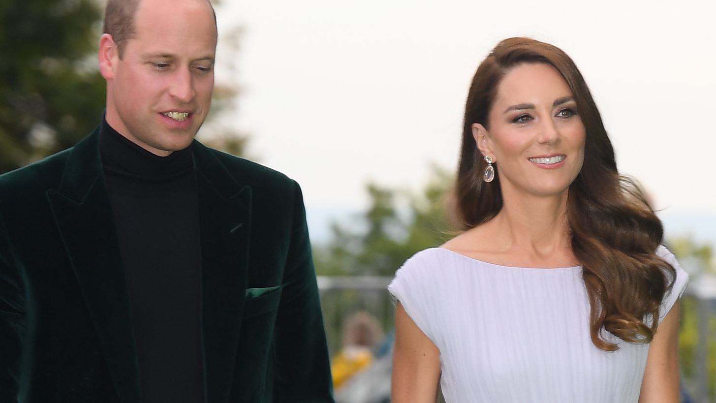 Kate Middleton | &#x397; &#x3B5;&#x3BC;&#x3C6;&#x3AC;&#x3BD;&#x3B9;&#x3C3;&#x3B7; &#x3C3;&#x3C4;&#x3BF; &#x3BA;&#x3CC;&#x3BA;&#x3BA;&#x3B9;&#x3BD;&#x3BF; &#x3C7;&#x3B1;&#x3BB;&#x3AF; &#x3BC;&#x3B5; grecian chic look