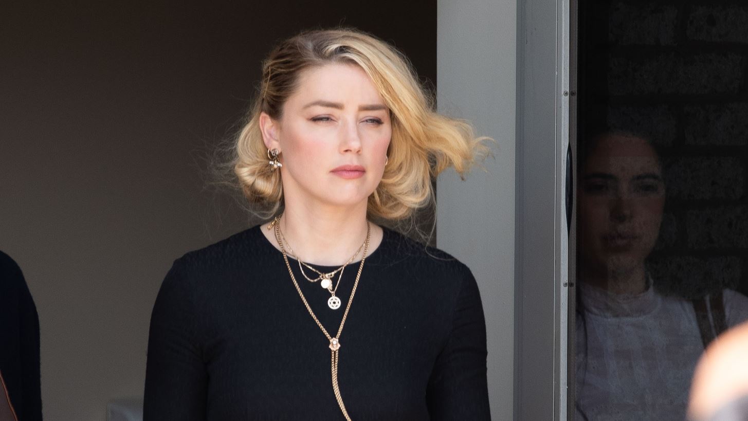 Amber Heard | &#x397; &#x3C6;&#x3C5;&#x3B3;&#x3AE; &#x3B1;&#x3C0;&#x3CC; &#x3C4;&#x3BF; Hollywood &#x3BA;&#x3B1;&#x3B9; &#x3B7; &#x3BD;&#x3AD;&#x3B1; &#x3B6;&#x3C9;&#x3AE; &#x3C3;&#x3C4;&#x3B7; &#x39C;&#x3B1;&#x3B4;&#x3C1;&#x3AF;&#x3C4;&#x3B7;