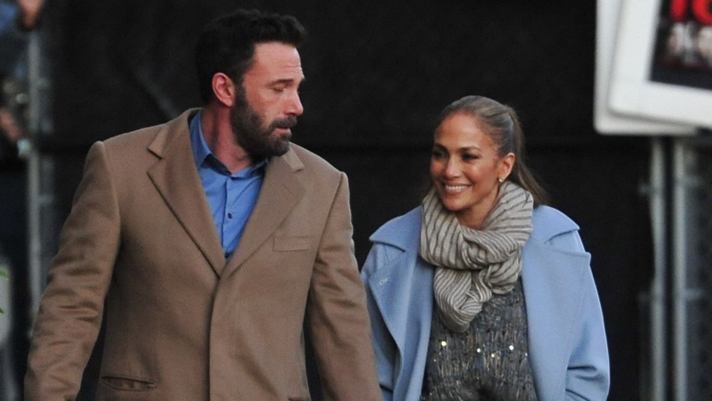 Jennifer Lopez - Ben Affleck | &#x393;&#x3B9;&#x3B1;&#x3C4;&#x3AF; &#x3B4;&#x3B5;&#x3BD; &#x3C0;&#x3C1;&#x3BF;&#x3C7;&#x3CE;&#x3C1;&#x3B7;&#x3C3;&#x3B1;&#x3BD; &#x3BC;&#x3B5; &#x3C4;&#x3B7;&#x3BD; &#x3B1;&#x3B3;&#x3BF;&#x3C1;&#x3AC; &#x3C4;&#x3B7;&#x3C2; &#x3BA;&#x3BF;&#x3B9;&#x3BD;&#x3AE;&#x3C2; &#x3C4;&#x3BF;&#x3C5;&#x3C2; &#x3BA;&#x3B1;&#x3C4;&#x3BF;&#x3B9;&#x3BA;&#x3AF;&#x3B1;&#x3C2;;