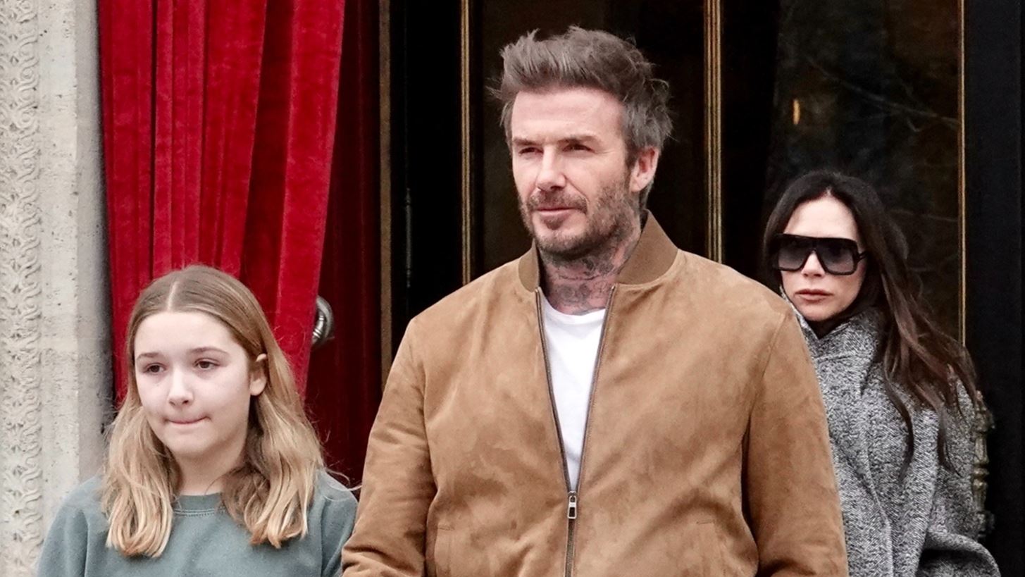 &#x397;&#x3BC;&#x3AD;&#x3C1;&#x3B1; &#x3C4;&#x3B7;&#x3C2; &#x393;&#x3C5;&#x3BD;&#x3B1;&#x3AF;&#x3BA;&#x3B1;&#x3C2; | &#x39F; David Beckham &#x3B3;&#x3B9;&#x3BF;&#x3C1;&#x3C4;&#x3AC;&#x3B6;&#x3B5;&#x3B9; &#x3C4;&#x3B9;&#x3C2; &#x3B3;&#x3C5;&#x3BD;&#x3B1;&#x3AF;&#x3BA;&#x3B5;&#x3C2; &#x3C4;&#x3B7;&#x3C2; &#x3B6;&#x3C9;&#x3AE;&#x3C2; &#x3C4;&#x3BF;&#x3C5; &#x3BC;&#x3B5; &#x3BC;&#x3AF;&#x3B1; &#x3C4;&#x3C1;&#x3C5;&#x3C6;&#x3B5;&#x3C1;&#x3AE; &#x3B1;&#x3BD;&#x3AC;&#x3C1;&#x3C4;&#x3B7;&#x3C3;&#x3B7;