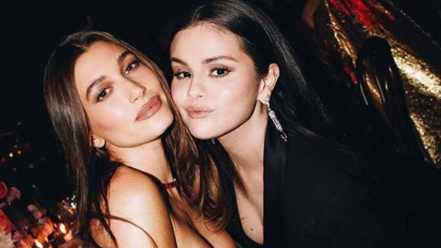 &#x397; Selena Gomez &#x3AD;&#x3BB;&#x3C5;&#x3C3;&#x3B5; &#x3C4;&#x3B7; &#x3C3;&#x3B9;&#x3C9;&#x3C0;&#x3AE; &#x3C4;&#x3B7;&#x3C2; &#x3B3;&#x3B9;&#x3B1; &#x3C4;&#x3B7;&#x3BD; &#x3BA;&#x3BF;&#x3B9;&#x3BD;&#x3AE; &#x3C4;&#x3B7;&#x3C2; &#x3C6;&#x3C9;&#x3C4;&#x3BF;&#x3B3;&#x3C1;&#x3B1;&#x3C6;&#x3AF;&#x3B1; &#x3BC;&#x3B5; &#x3C4;&#x3B7; Hailey Bieber