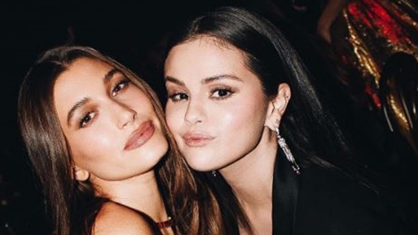 H Selena Gomez &#x3AD;&#x3C3;&#x3C0;&#x3B1;&#x3C3;&#x3B5; &#x3C4;&#x3B7; &#x3C3;&#x3B9;&#x3C9;&#x3C0;&#x3AE; &#x3C4;&#x3B7;&#x3C2; &#x3B3;&#x3B9;&#x3B1; &#x3C4;&#x3B7; &#x3BD;&#x3AD;&#x3B1; &quot;&#x3BA;&#x3CC;&#x3BD;&#x3C4;&#x3C1;&#x3B1;&quot; &#x3BC;&#x3B5; &#x3C4;&#x3B7; Hailey Bieber