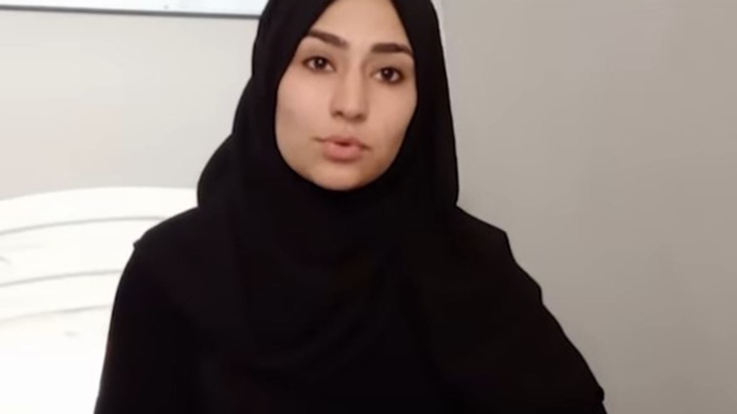&#x397; &#x391;&#x3C6;&#x3B3;&#x3B1;&#x3BD;&#x3AE; YouTuber Najma Sadeqi &#x3C3;&#x3BA;&#x3BF;&#x3C4;&#x3CE;&#x3B8;&#x3B7;&#x3BA;&#x3B5; &#x3BB;&#x3AF;&#x3B3;&#x3B5;&#x3C2; &#x3BC;&#x3AD;&#x3C1;&#x3B5;&#x3C2; &#x3BC;&#x3B5;&#x3C4;&#x3AC; &#x3C4;&#x3BF; &#x3B1;&#x3C0;&#x3BF;&#x3C7;&#x3B1;&#x3B9;&#x3C1;&#x3B5;&#x3C4;&#x3B9;&#x3C3;&#x3C4;&#x3AE;&#x3C1;&#x3B9;&#x3BF; &#x3B2;&#x3AF;&#x3BD;&#x3C4;&#x3B5;&#x3CC; &#x3C4;&#x3B7;&#x3C2;