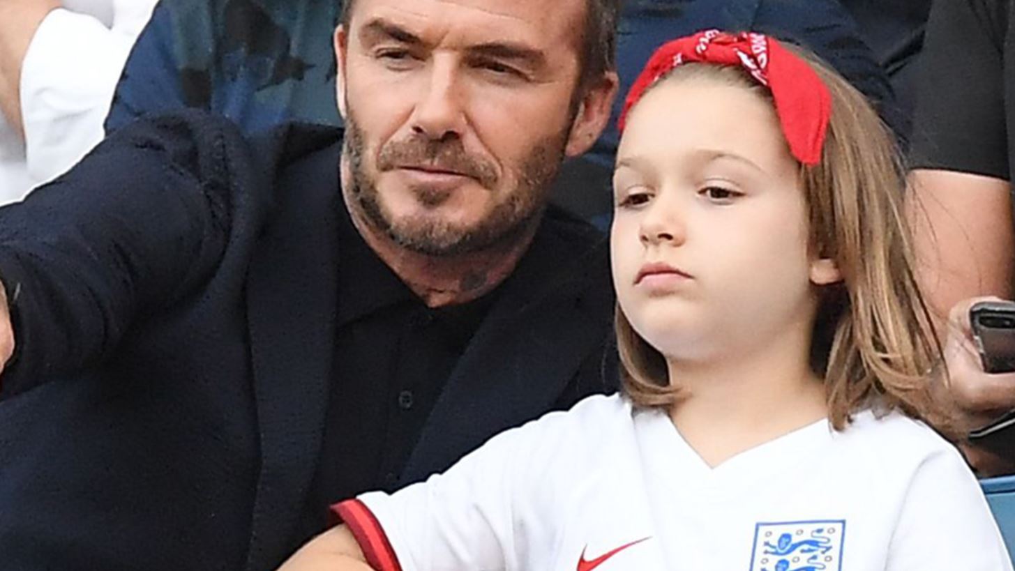 David Beckham | &#x397; cute &#x3C3;&#x3C4;&#x3B9;&#x3B3;&#x3BC;&#x3AE; &#x3C0;&#x3BF;&#x3C5; &#x3C4;&#x3C1;&#x3B1;&#x3B3;&#x3BF;&#x3C5;&#x3B4;&#x3AC;&#x3B5;&#x3B9; &#x3BC;&#x3B1;&#x3B6;&#x3AF; &#x3BC;&#x3B5; &#x3C4;&#x3B7;&#x3BD; &#x3BA;&#x3CC;&#x3C1;&#x3B7; &#x3C4;&#x3BF;&#x3C5;, Harper, &#x3C3;&#x3B5; &#x3C3;&#x3C5;&#x3BD;&#x3B1;&#x3C5;&#x3BB;&#x3AF;&#x3B1; &#x3C4;&#x3BF;&#x3C5; The Weeknd