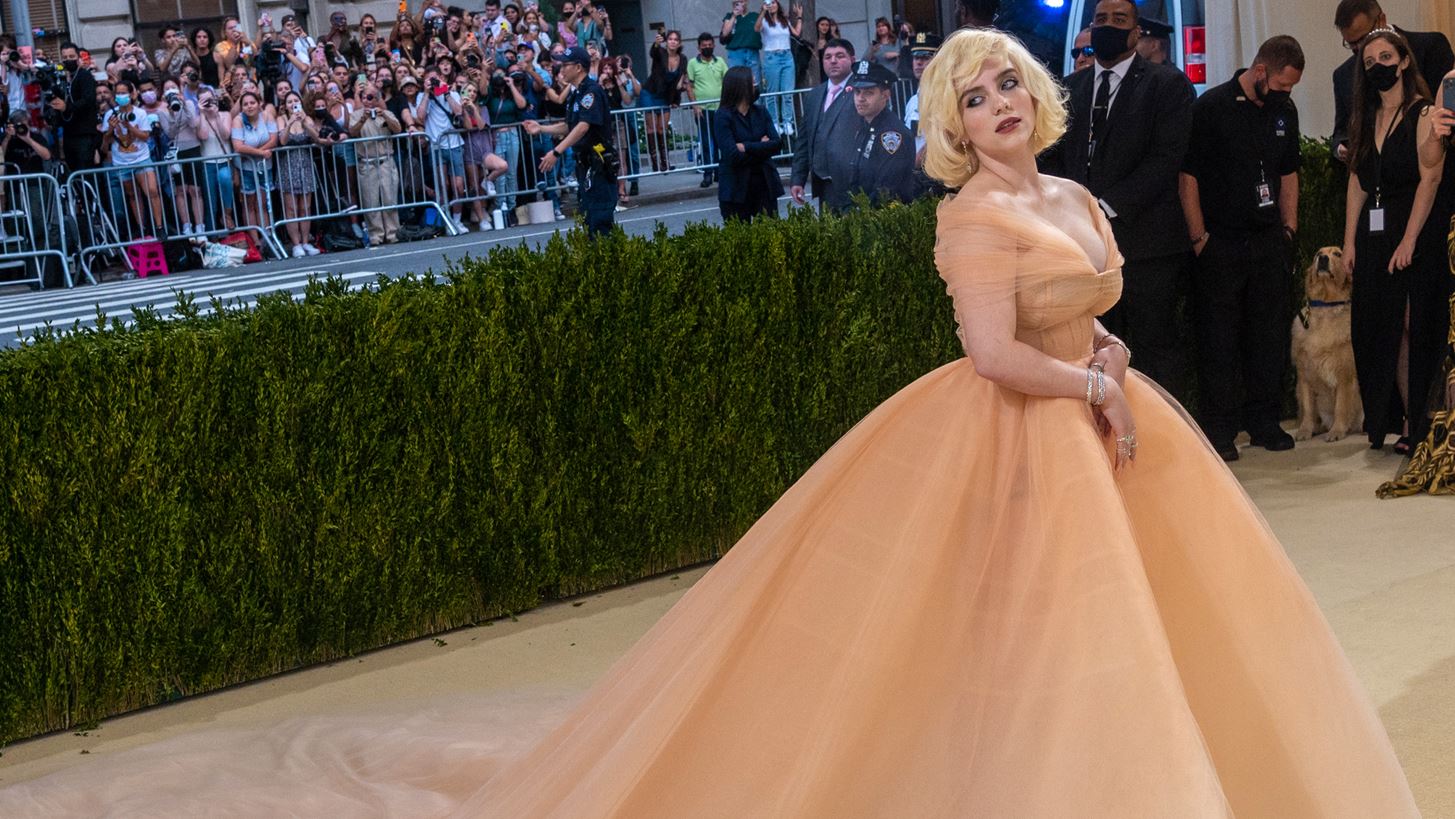 Billie Eilish | &quot;&#x39F;&#x3B9; &#x3B4;&#x3B9;&#x3AC;&#x3C3;&#x3B7;&#x3BC;&#x3BF;&#x3B9; &#x3B5;&#x3AF;&#x3BD;&#x3B1;&#x3B9; &#x3AD;&#x3BD;&#x3B1; &#x3C4;&#x3AF;&#x3C0;&#x3BF;&#x3C4;&#x3B1;&quot;