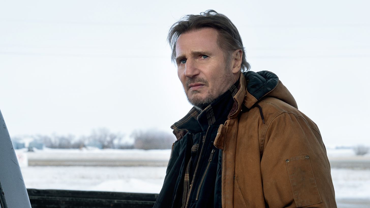 Double Standard | &#x38C;&#x3C4;&#x3B1;&#x3BD; &#x3BF; Liam Neeson &#x3C3;&#x3C4;&#x3B1; 70 &#x3C4;&#x3BF;&#x3C5; &#x3C0;&#x3B1;&#x3AF;&#x3B6;&#x3B5;&#x3B9; &#x3C3;&#x3B5; &#x3C4;&#x3B1;&#x3B9;&#x3BD;&#x3AF;&#x3B5;&#x3C2; &#x3B4;&#x3C1;&#x3AC;&#x3C3;&#x3B5;&#x3B9;&#x3C2;, &#x3B5;&#x3BD;&#x3CE; &#x3BC;&#x3B9;&#x3B1; &#x3B3;&#x3C5;&#x3BD;&#x3B1;&#x3AF;&#x3BA;&#x3B1; &#x3C3;&#x3C4;&#x3B1; 40 &#x3B8;&#x3B5;&#x3C9;&#x3C1;&#x3B5;&#x3AF;&#x3C4;&#x3B1;&#x3B9; &#x3BC;&#x3B5;&#x3B3;&#x3AC;&#x3BB;&#x3B7;