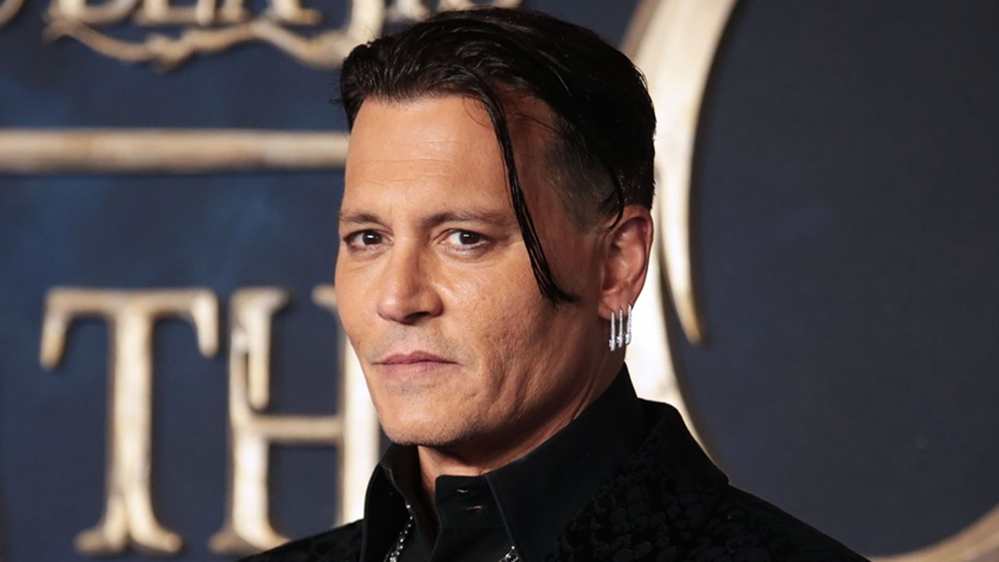 Johnny Depp | &#x397; &#x3B1;&#x3B4;&#x3B9;&#x3AC;&#x3C6;&#x3BF;&#x3C1;&#x3B7; &#x3BC;&#x3B7;&#x3C4;&#x3AD;&#x3C1;&#x3B1; &#x3C4;&#x3BF;&#x3C5;, &#x3C4;&#x3B1; &#x3BD;&#x3B1;&#x3C1;&#x3BA;&#x3C9;&#x3C4;&#x3B9;&#x3BA;&#x3AC; &#x3C3;&#x3C4;&#x3B1; 11 &#x3C4;&#x3BF;&#x3C5; &#x3C7;&#x3C1;&#x3CC;&#x3BD;&#x3B9;&#x3B1; &#x3BA;&#x3B1;&#x3B9; &#x3C4;&#x3BF; &#x3B1;&#x3C0;&#x3C1;&#x3CC;&#x3C3;&#x3BC;&#x3B5;&#x3BD;&#x3BF; &#x3BE;&#x3B5;&#x3BA;&#x3AF;&#x3BD;&#x3B7;&#x3BC;&#x3B1; &#x3C4;&#x3B7;&#x3C2; &#x3BA;&#x3B1;&#x3C1;&#x3B9;&#x3AD;&#x3C1;&#x3B1;&#x3C2; &#x3C4;&#x3BF;&#x3C5;