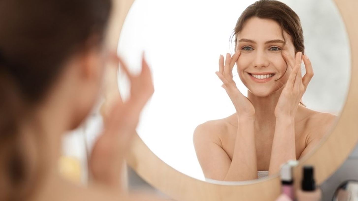 Αυτός είναι ο καλύτερος ορός που κάνει το βλέμμα να φαίνεται 10 χρόνια νεότερο