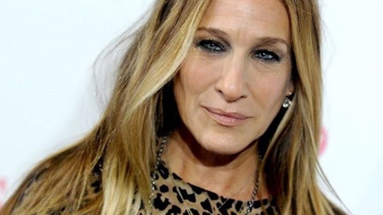Sarah Jessica Parker: &#x391;&#x3C0;&#x3BF;&#x3BA;&#x3B1;&#x3BB;&#x3CD;&#x3C0;&#x3C4;&#x3B5;&#x3B9; &#x3CC;&#x3C4;&#x3B9; &#x3B4;&#x3AD;&#x3C7;&#x3B8;&#x3B7;&#x3BA;&#x3B5; &#x3BC;&#x3B5;&#x3B3;&#x3AC;&#x3BB;&#x3B7; &#x3C0;&#x3AF;&#x3B5;&#x3C3;&#x3B7; &#x3B3;&#x3B9;&#x3B1; &#x3BD;&#x3B1; &#x3BA;&#x3AC;&#x3BD;&#x3B5;&#x3B9; &#x3B3;&#x3C5;&#x3BC;&#x3BD;&#x3AD;&#x3C2; &#x3C3;&#x3BA;&#x3B7;&#x3BD;&#x3AD;&#x3C2;