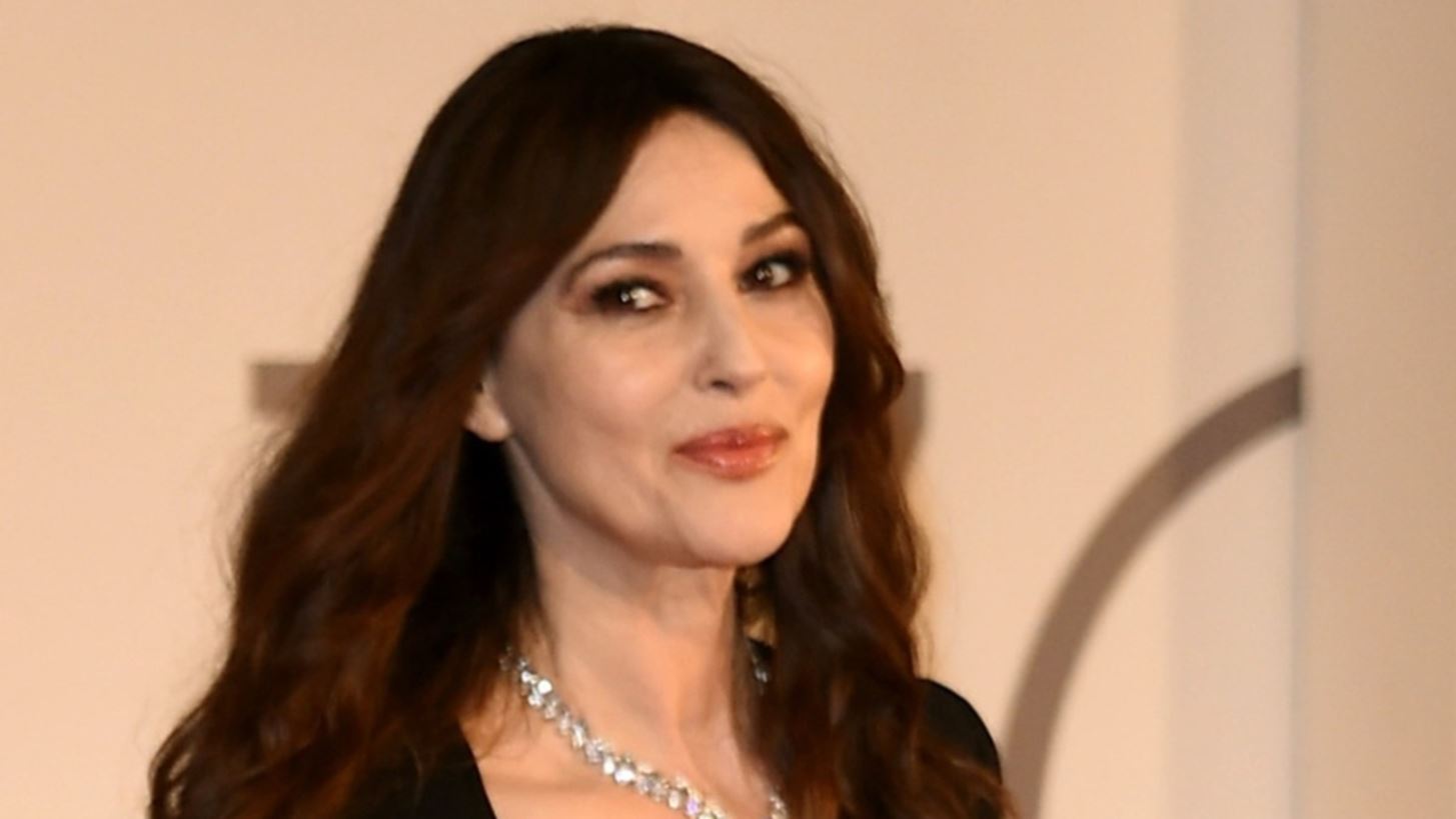Monica Bellucci - Tim Burton | &#x39C;&#x3B9;&#x3BB;&#x3AC;&#x3BC;&#x3B5; &#x3B3;&#x3B9;&#x3B1; &#x3C4;&#x3BF; &#x3BD;&#x3AD;&#x3BF; hot &#x3B6;&#x3B5;&#x3C5;&#x3B3;&#x3AC;&#x3C1;&#x3B9; &#x3C4;&#x3B7;&#x3C2; showbiz;