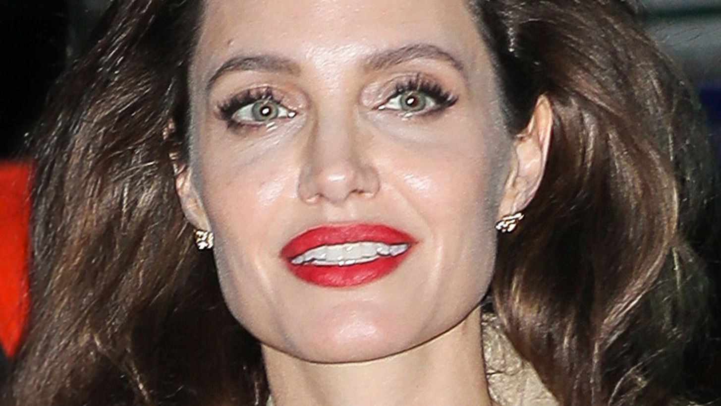 &#x397; &#x3B5;&#x3BC;&#x3C6;&#x3AC;&#x3BD;&#x3B9;&#x3C3;&#x3B7; &#x3C4;&#x3B7;&#x3C2; Angelina Jolie &#x3C0;&#x3BF;&#x3C5; &#x3BA;&#x3AC;&#x3BD;&#x3B5;&#x3B9; &#x3C4;&#x3BF;&#x3BD; &#x3B3;&#x3CD;&#x3C1;&#x3BF; &#x3C4;&#x3BF;&#x3C5; &#x3B4;&#x3B9;&#x3B1;&#x3B4;&#x3B9;&#x3BA;&#x3C4;&#x3CD;&#x3BF;&#x3C5; &#x3BA;&#x3B1;&#x3B9; &#x3C3;&#x3BF;&#x3BA;&#x3AC;&#x3C1;&#x3B5;&#x3B9;