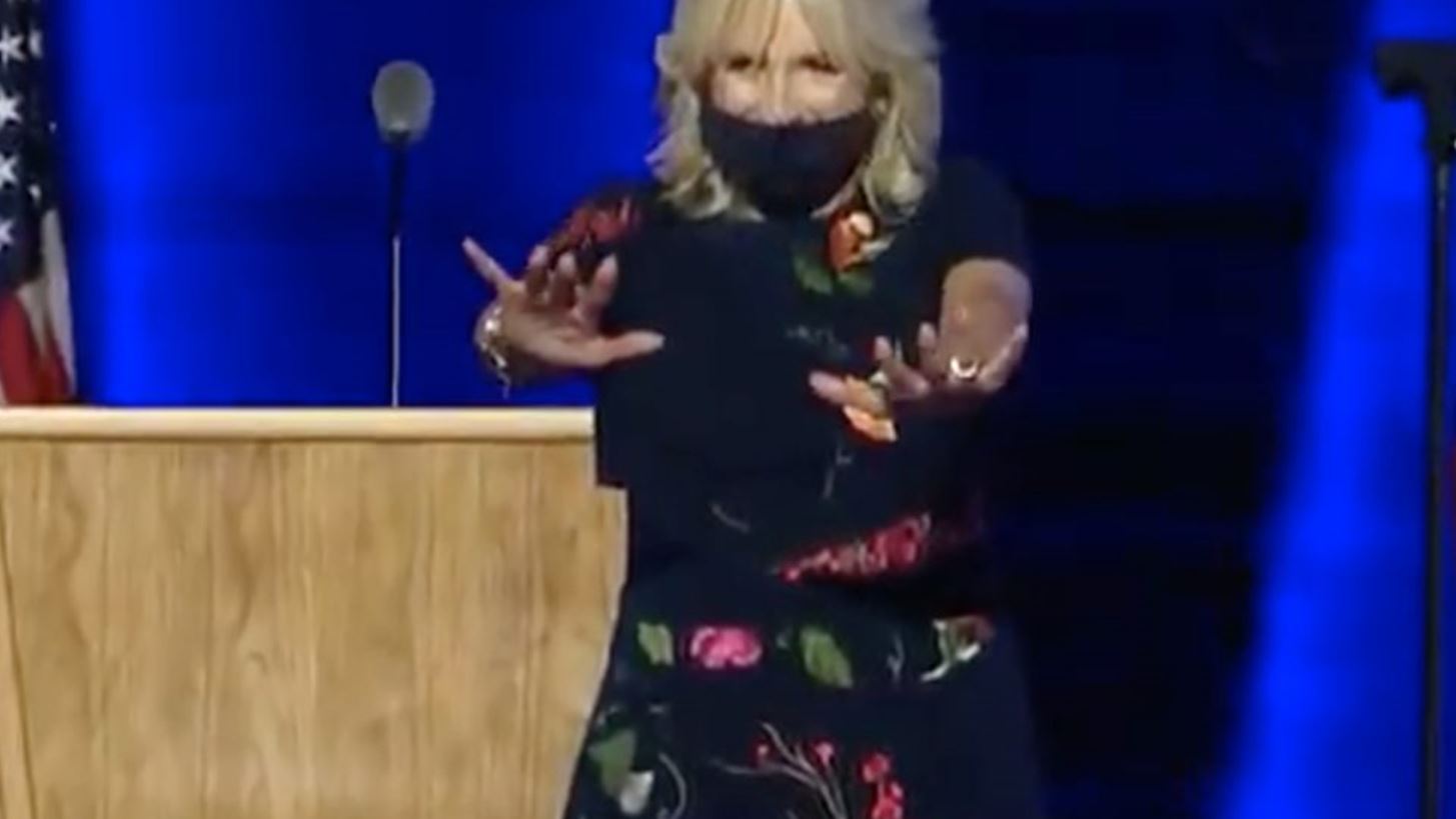 Jill Biden | H &#x3C0;&#x3C1;&#x3CE;&#x3C4;&#x3B7; &#x3B4;&#x3B7;&#x3BC;&#x3CC;&#x3C3;&#x3B9;&#x3B1; &#x3B5;&#x3BC;&#x3C6;&#x3AC;&#x3BD;&#x3B9;&#x3C3;&#x3B7; &#x3C9;&#x3C2; &#x3A0;&#x3C1;&#x3CE;&#x3C4;&#x3B7; &#x39A;&#x3C5;&#x3C1;&#x3AF;&#x3B1; &#x3BC;&#x3B5; Oscar de la Renta