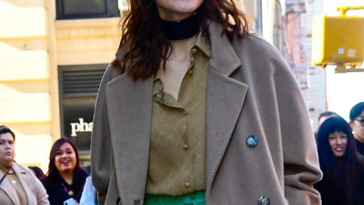 Victoria Beckham – Alexa Chung | Φόρεσαν το χρώμα που θα δεις παντού το 2020