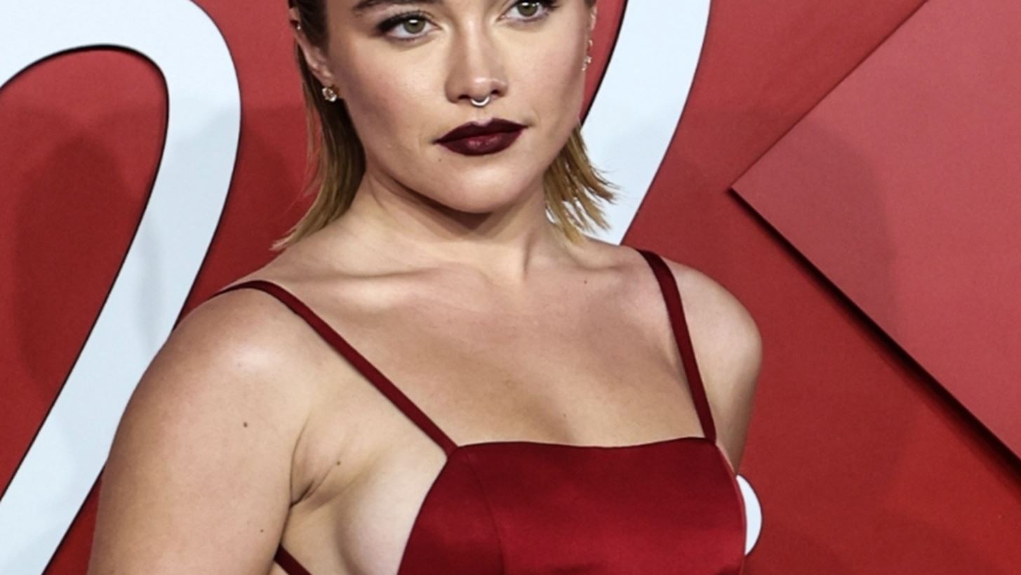 Florence Pugh | &#x397; &#x3B1;&#x3C0;&#x3AC;&#x3BD;&#x3C4;&#x3B7;&#x3C3;&#x3AE; &#x3C4;&#x3B7;&#x3C2; &#x3B3;&#x3B9;&#x3B1; &#x3C4;&#x3B7;&#x3BD; &#x3B5;&#x3BC;&#x3C6;&#x3AC;&#x3BD;&#x3B9;&#x3C3;&#x3B7; &#x3BC;&#x3B5; &#x3C4;&#x3BF; &#x3B4;&#x3B9;&#x3AC;&#x3C6;&#x3B1;&#x3BD;&#x3BF; Valentino &#x3C6;&#x3CC;&#x3C1;&#x3B5;&#x3BC;&#x3B1; &#x3B4;&#x3B5;&#x3AF;&#x3C7;&#x3BD;&#x3B5;&#x3B9; &#x3C0;&#x3CC;&#x3C3;&#x3BF; &#x3C0;&#x3BF;&#x3BB;&#x3CD; &#x3B1;&#x3B3;&#x3B1;&#x3C0;&#x3AC;&#x3B5;&#x3B9; &#x3C4;&#x3BF; &#x3C3;&#x3CE;&#x3BC;&#x3B1; &#x3C4;&#x3B7;&#x3C2;