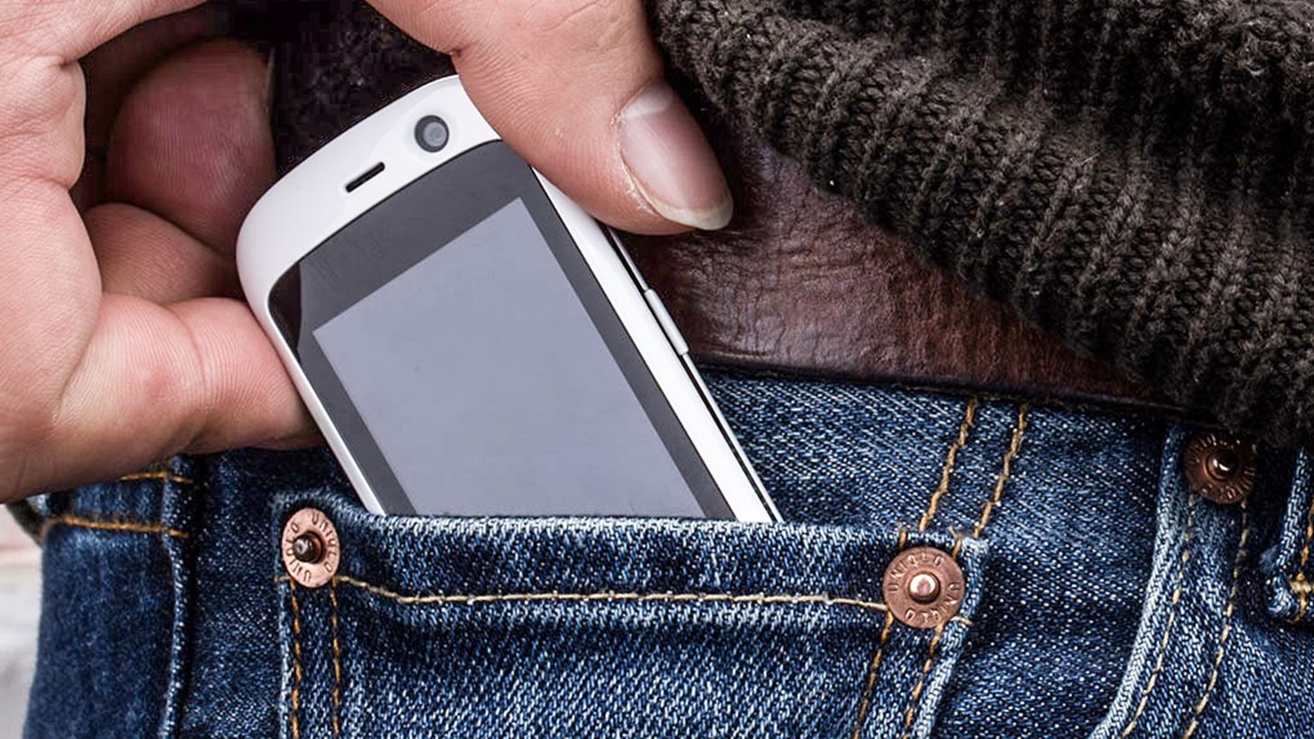 &#x39A;&#x3AC;&#x3C0;&#x3C9;&#x3C2; &#x3AD;&#x3C4;&#x3C3;&#x3B9; &#x3B5;&#x3AF;&#x3BD;&#x3B1;&#x3B9; &#x3C4;&#x3BF; &#x3BC;&#x3B9;&#x3BA;&#x3C1;&#x3CC;&#x3C4;&#x3B5;&#x3C1;&#x3BF; smartphone &#x3C4;&#x3BF;&#x3C5; &#x3BA;&#x3CC;&#x3C3;&#x3BC;&#x3BF;&#x3C5;