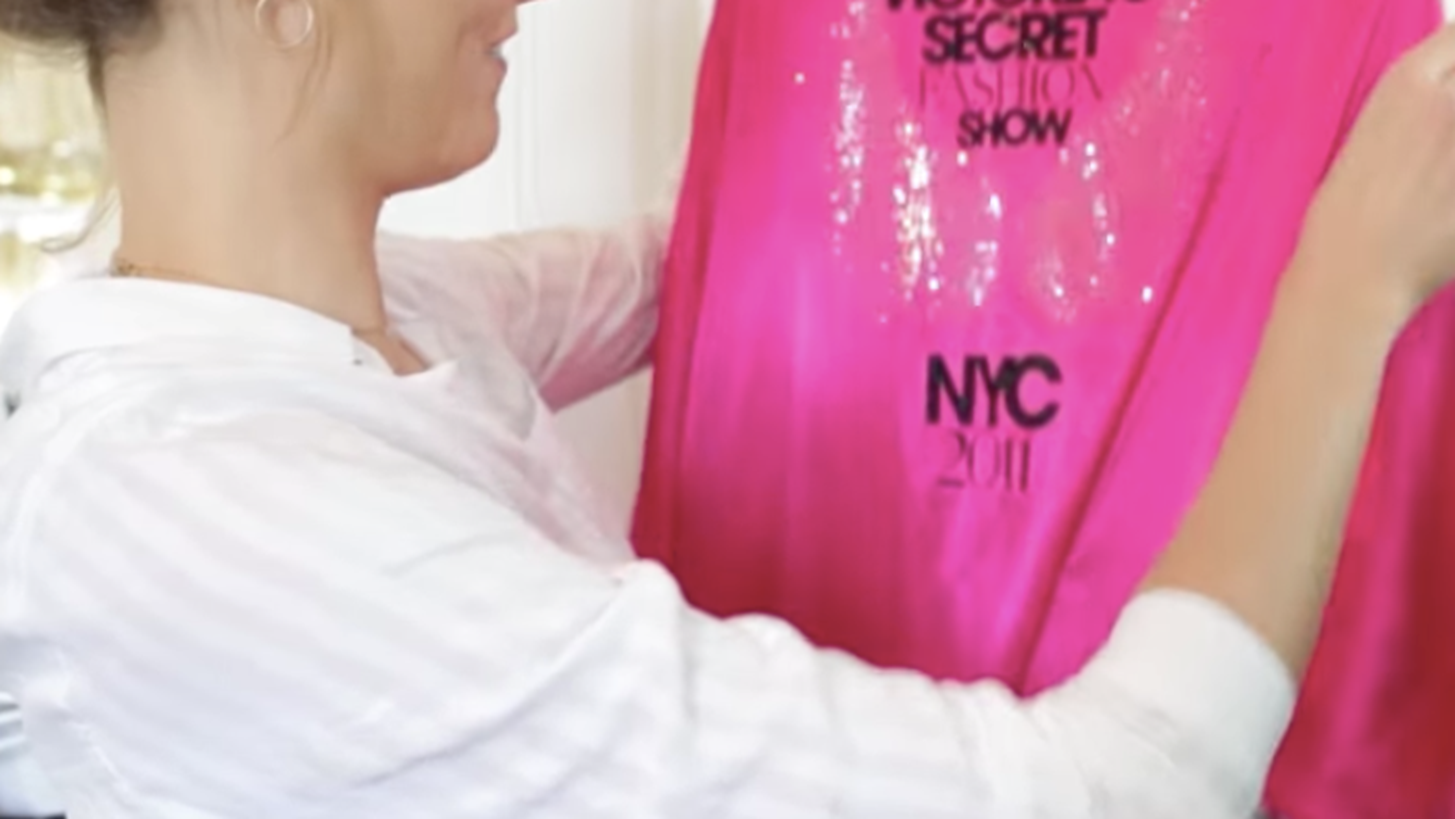 H Karlie Kloss &#x3BC;&#x3B1;&#x3C2; &#x3BE;&#x3B5;&#x3BD;&#x3B1;&#x3B3;&#x3B5;&#x3AF; &#x3C3;&#x3C4;&#x3BF;&#x3C5;&#x3C2; fashion &#x3B8;&#x3B7;&#x3C3;&#x3B1;&#x3C5;&#x3C1;&#x3BF;&#x3CD;&#x3C2; &#x3C4;&#x3B7;&#x3C2; &#x3BD;&#x3C4;&#x3BF;&#x3C5;&#x3BB;&#x3AC;&#x3C0;&#x3B1;&#x3C2; &#x3C4;&#x3B7;&#x3C2;