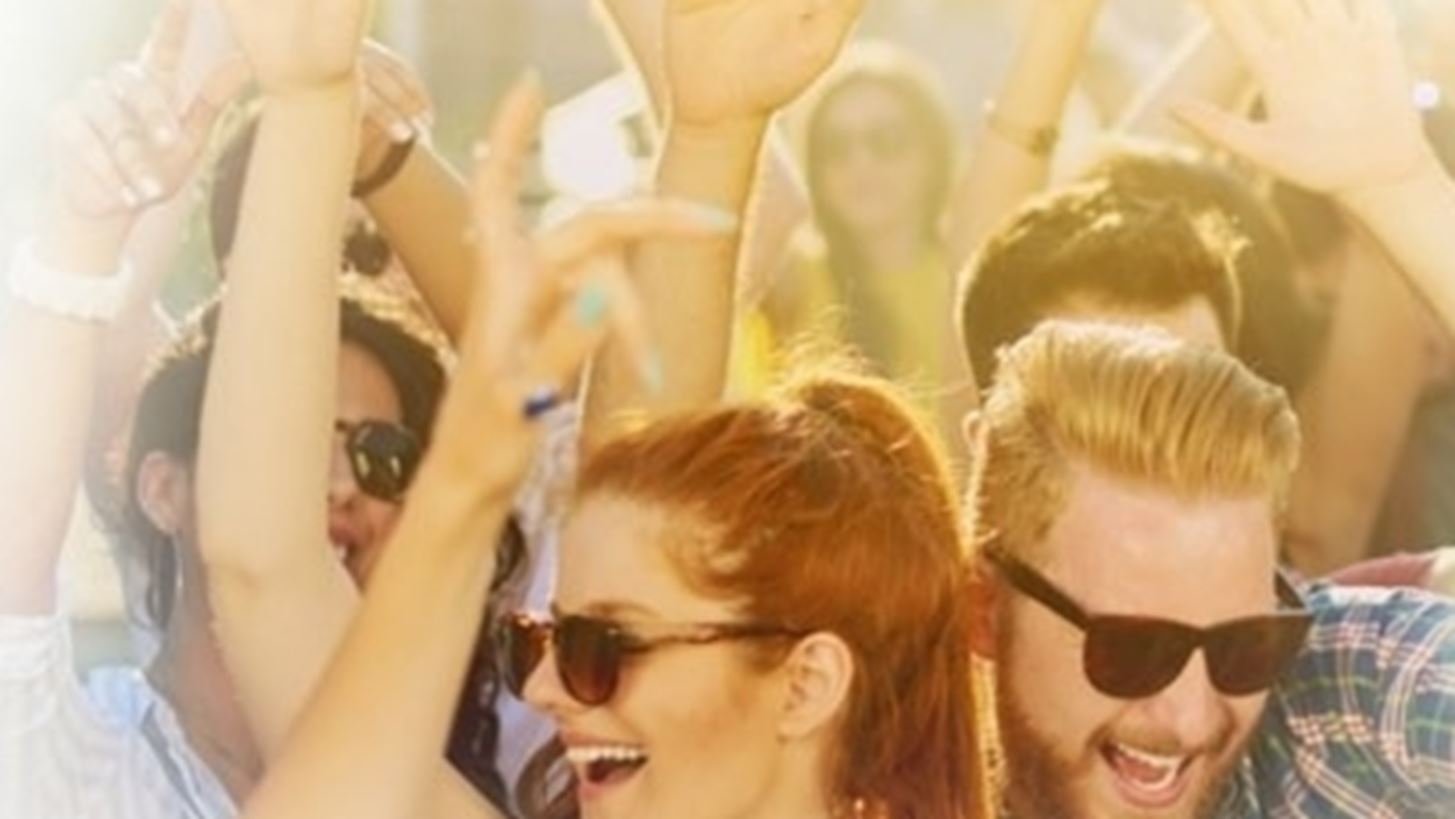Party In The Park | 10 &#x3BA;&#x3BF;&#x3C1;&#x3C5;&#x3C6;&#x3B1;&#x3AF;&#x3BF;&#x3B9; &#x388;&#x3BB;&#x3BB;&#x3B7;&#x3BD;&#x3B5;&#x3C2; &#x3C4;&#x3C1;&#x3B1;&#x3B3;&#x3BF;&#x3C5;&#x3B4;&#x3B9;&#x3C3;&#x3C4;&#x3AD;&#x3C2; &#x3B4;&#x3AF;&#x3BD;&#x3BF;&#x3C5;&#x3BD; &#x3C1;&#x3B1;&#x3BD;&#x3C4;&#x3B5;&#x3B2;&#x3BF;&#x3CD; &#x3C3;&#x3C4;&#x3BF; &#x3A0;&#x3AC;&#x3C1;&#x3BA;&#x3BF;