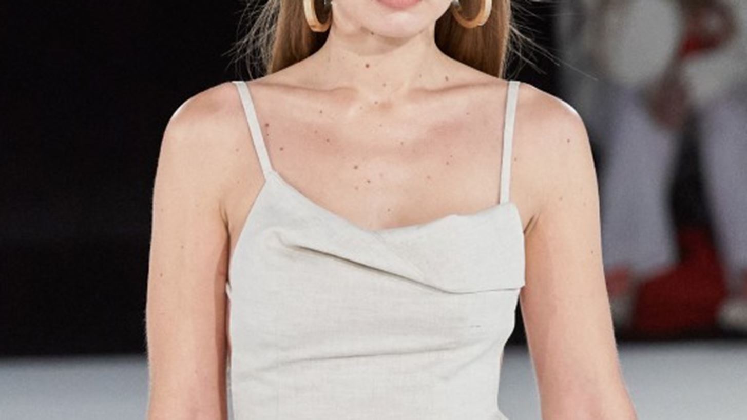&#x397; Gigi Hadid &#x3AD;&#x3B4;&#x3B5;&#x3B9;&#x3BE;&#x3B5; &#x3B3;&#x3B9;&#x3B1; &#x3C0;&#x3C1;&#x3CE;&#x3C4;&#x3B7; &#x3C6;&#x3BF;&#x3C1;&#x3AC; &#x3C4;&#x3B7;&#x3BD; &#x3C6;&#x3BF;&#x3C5;&#x3C3;&#x3BA;&#x3C9;&#x3BC;&#x3AD;&#x3BD;&#x3B7; &#x3C4;&#x3B7;&#x3C2; &#x3BA;&#x3BF;&#x3B9;&#x3BB;&#x3AF;&#x3C4;&#x3C3;&#x3B1;