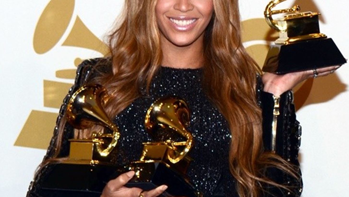 Grammy | &#x3A0;&#x3BF;&#x3B9;&#x3BF;&#x3B9; celebrities &#x3AD;&#x3C7;&#x3BF;&#x3C5;&#x3BD; &#x3BA;&#x3B5;&#x3C1;&#x3B4;&#x3AF;&#x3C3;&#x3B5;&#x3B9; &#x3C4;&#x3B1; &#x3C0;&#x3B5;&#x3C1;&#x3B9;&#x3C3;&#x3C3;&#x3CC;&#x3C4;&#x3B5;&#x3C1;&#x3B1; &#x3B2;&#x3C1;&#x3B1;&#x3B2;&#x3B5;&#x3AF;&#x3B1;;