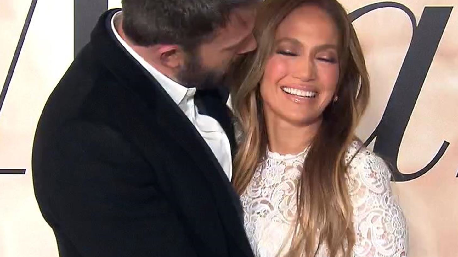 &quot;&#x391;&#x3C5;&#x3C4;&#x3CC;&#x3C2; &#x3B5;&#x3AF;&#x3BD;&#x3B1;&#x3B9; &#x3BF; &#x3C0;&#x3B1;&#x3C1;&#x3AC;&#x3B4;&#x3B5;&#x3B9;&#x3C3;&#x3BF;&#x3C2;&quot; | &#x397; Jennifer Lopez &#x3C0;&#x3B5;&#x3C1;&#x3B9;&#x3B3;&#x3C1;&#x3AC;&#x3C6;&#x3B5;&#x3B9; &#x3BA;&#x3AC;&#x3B8;&#x3B5; &#x3BB;&#x3B5;&#x3C0;&#x3C4;&#x3BF;&#x3BC;&#x3AD;&#x3C1;&#x3B5;&#x3B9;&#x3B1; &#x3B1;&#x3C0;&#x3CC; &#x3C4;&#x3BF;&#x3BD; &#x3B3;&#x3AC;&#x3BC;&#x3BF; &#x3C4;&#x3B7;&#x3C2; &#x3BC;&#x3B5; &#x3C4;&#x3BF;&#x3BD; Ben Affleck