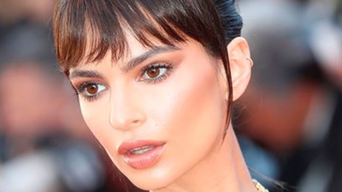 Emily Ratajkowski | &#x3A4;&#x3B1; &#x3BA;&#x3B1;&#x3BB;&#x3CD;&#x3C4;&#x3B5;&#x3C1;&#x3B1; beauty looks &#x3C4;&#x3B7;&#x3C2; &#x3B3;&#x3B9;&#x3B1; &#x3C4;&#x3BF; 2019
