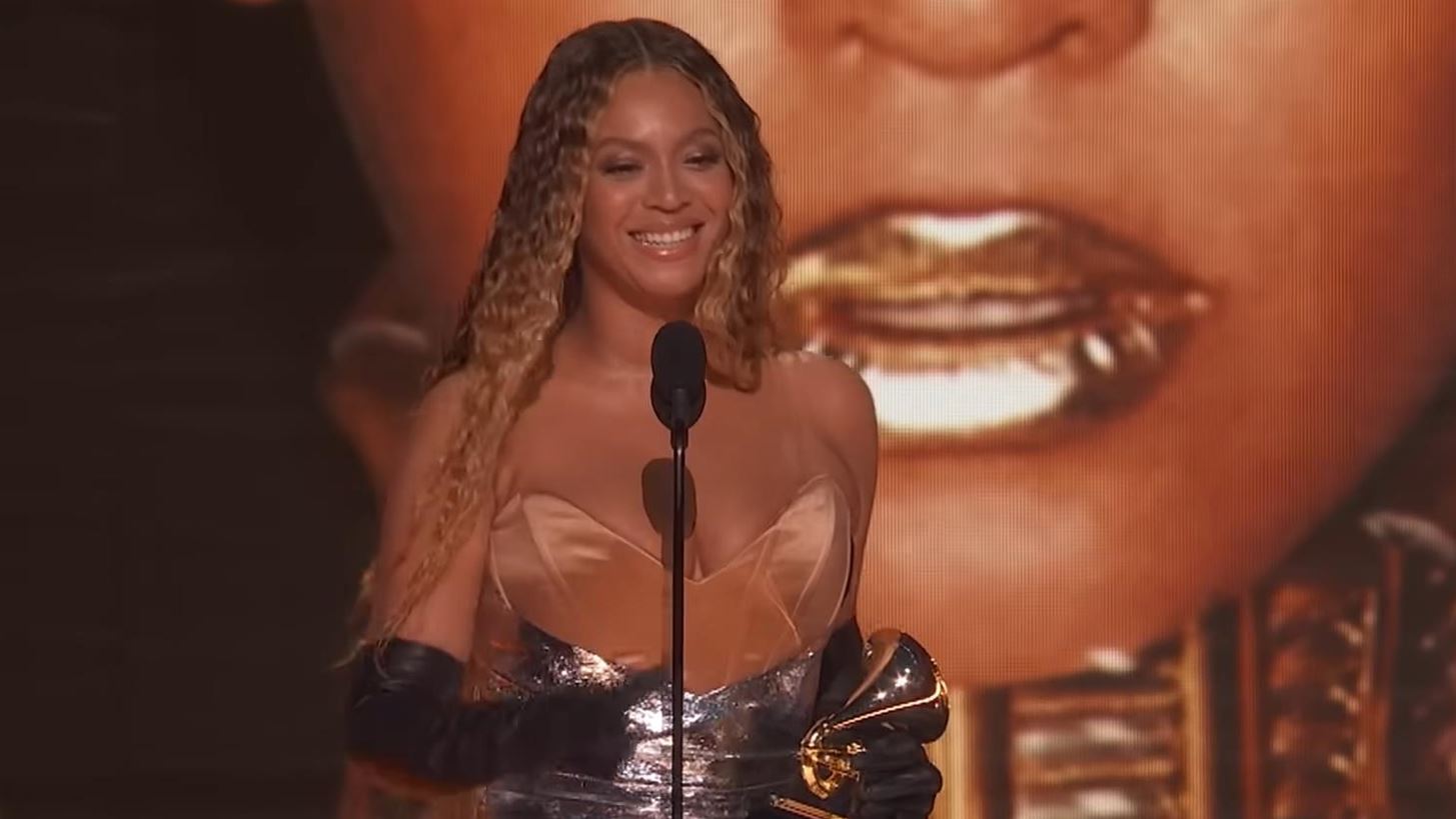 Grammys 2023 | &#x39F;&#x3B9; &#x3C3;&#x3C4;&#x3B9;&#x3B3;&#x3BC;&#x3AD;&#x3C2; &#x3C0;&#x3BF;&#x3C5; &#x3AD;&#x3B3;&#x3C1;&#x3B1;&#x3C8;&#x3B1;&#x3BD; &#x3B9;&#x3C3;&#x3C4;&#x3BF;&#x3C1;&#x3AF;&#x3B1; &#x3C3;&#x3C4;&#x3BF;&#x3BD; &#x3BC;&#x3BF;&#x3C5;&#x3C3;&#x3B9;&#x3BA;&#x3CC; &#x3B8;&#x3B5;&#x3C3;&#x3BC;&#x3CC;