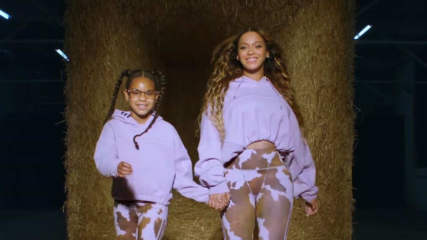 Beyonc&#xE9; &#x3BA;&#x3B1;&#x3B9; Blue Ivy &#x3BC;&#x3B1;&#x3B6;&#x3AF; &#x3C3;&#x3C4;&#x3B7; &#x3C3;&#x3BA;&#x3B7;&#x3BD;&#x3AE; &#x3C3;&#x3B5; &#x3C3;&#x3C5;&#x3BD;&#x3B1;&#x3C5;&#x3BB;&#x3AF;&#x3B1; &#x3C3;&#x3C4;&#x3BF; &#x39D;&#x3C4;&#x3BF;&#x3C5;&#x3BC;&#x3C0;&#x3AC;&#x3B9;