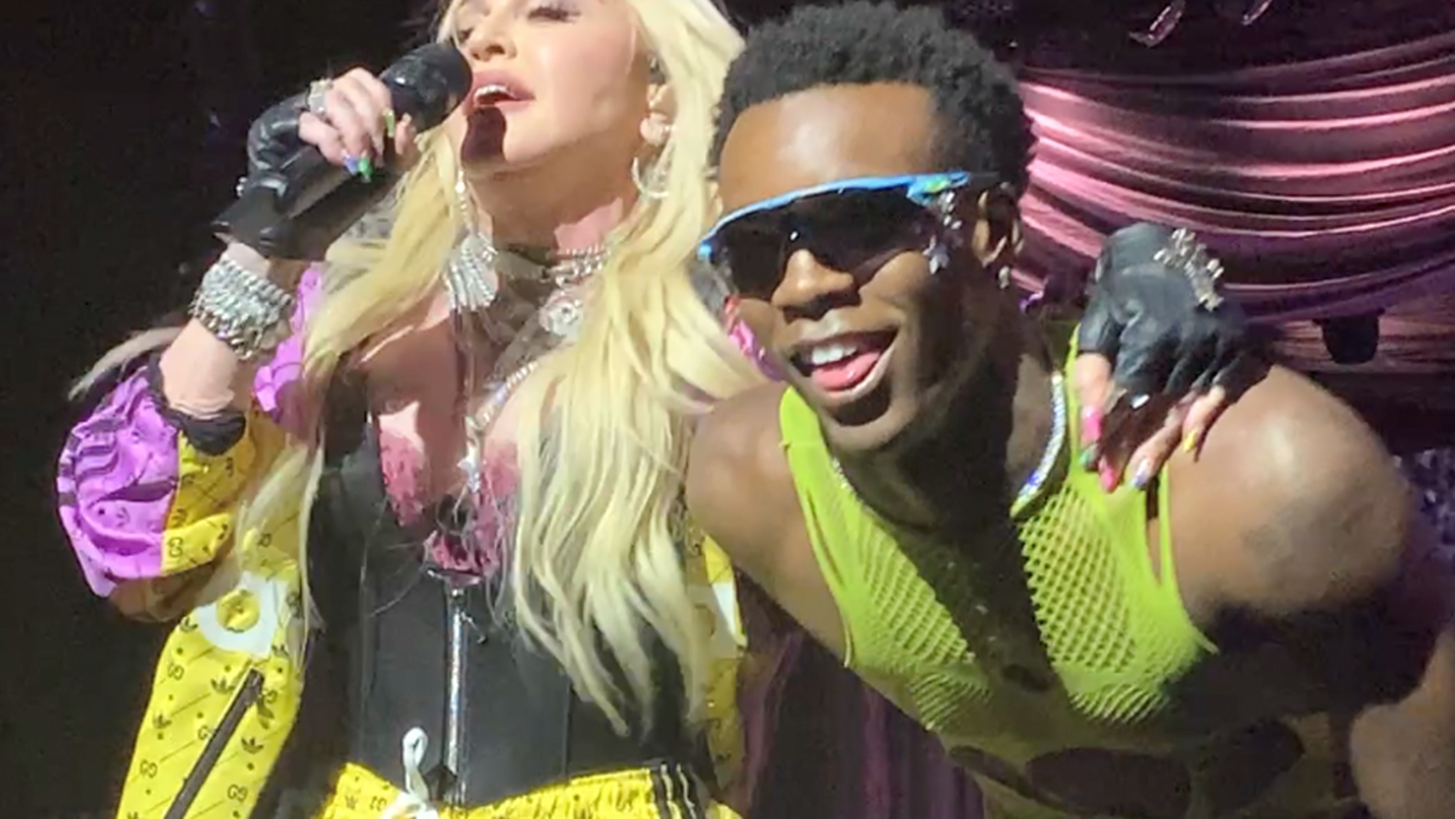 Madonna | &#x39C;&#x3B5; &#x3C4;&#x3BF;&#x3BD; 16&#x3C7;&#x3C1;&#x3BF;&#x3BD;&#x3BF; &#x3B3;&#x3B9;&#x3BF; &#x3C4;&#x3B7;&#x3C2;, David, &#x3C3;&#x3C4;&#x3B7; &#x3C3;&#x3BA;&#x3B7;&#x3BD;&#x3AE; &#x3C4;&#x3BF;&#x3C5; Pride