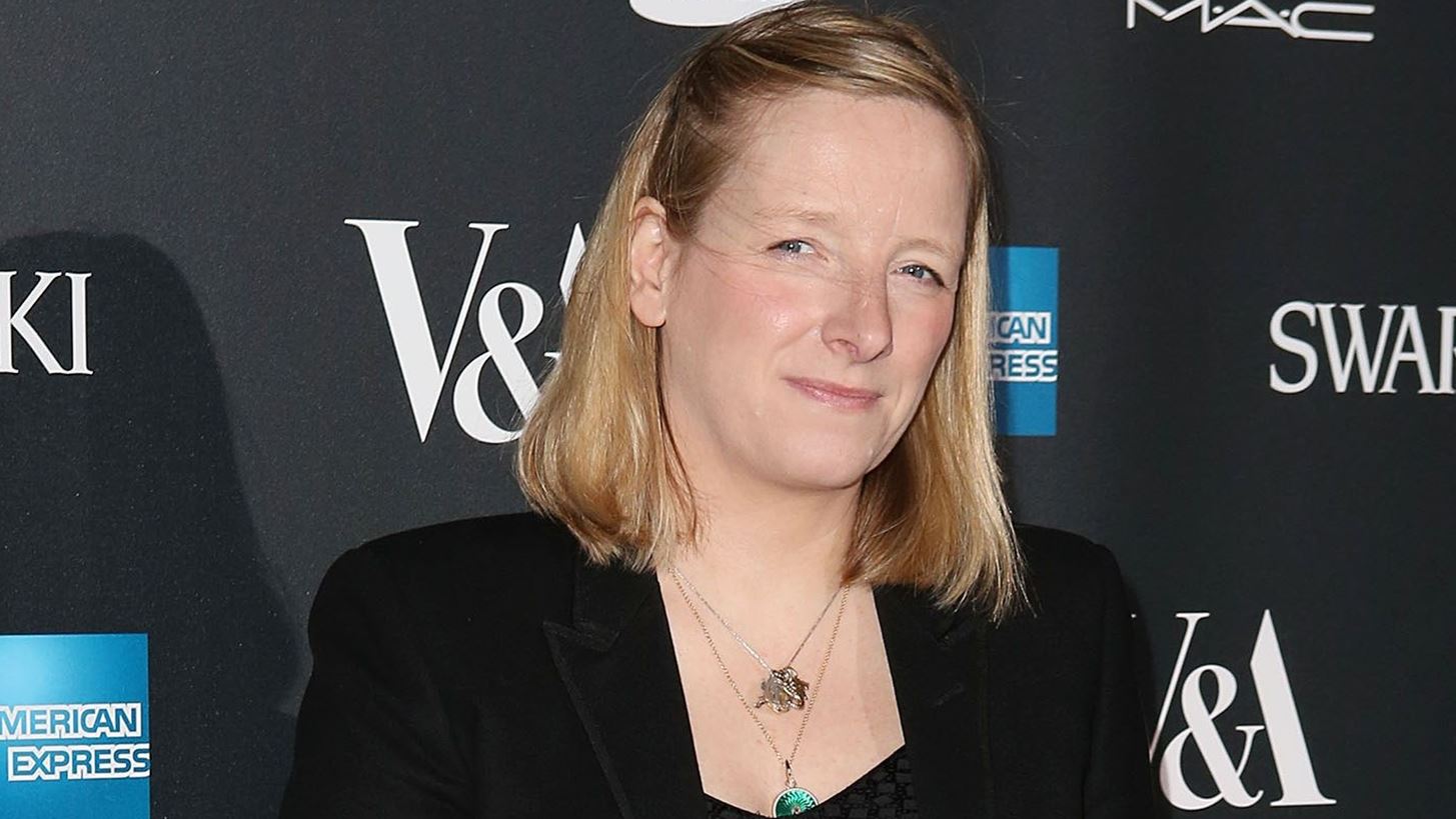 &#x395;&#x3BA;&#x3C4;&#x3CC;&#x3C2; McQueen &#x3B7; Sarah Burton &#x3BC;&#x3B5;&#x3C4;&#x3AC; &#x3B1;&#x3C0;&#x3CC; &#x3C0;&#x3B1;&#x3C1;&#x3B1;&#x3C0;&#x3AC;&#x3BD;&#x3C9; &#x3B1;&#x3C0;&#x3CC; &#x3B4;&#x3CD;&#x3BF; &#x3B4;&#x3B5;&#x3BA;&#x3B1;&#x3B5;&#x3C4;&#x3AF;&#x3B5;&#x3C2;