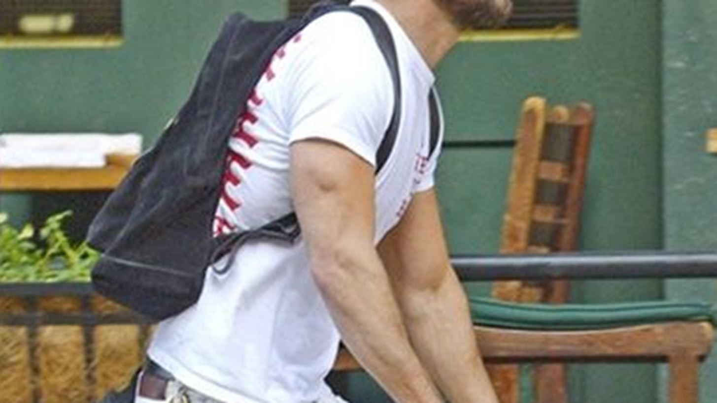 Gigi Hadid- Justin Theroux: &#x3A0;&#x3BF;&#x3CD; &#x3C4;&#x3BF;&#x3C5;&#x3C2; &#x3B5;&#x3BD;&#x3C4;&#x3CC;&#x3C0;&#x3B9;&#x3C3;&#x3B5; &#x3BF; &#x3C6;&#x3C9;&#x3C4;&#x3BF;&#x3B3;&#x3C1;&#x3B1;&#x3C6;&#x3B9;&#x3BA;&#x3CC;&#x3C2; &#x3C6;&#x3B1;&#x3BA;&#x3CC;&#x3C2;;