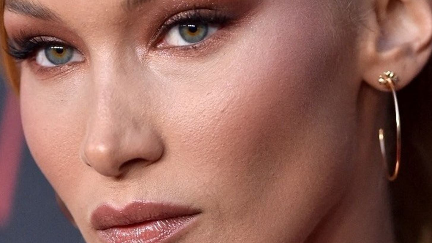 Bella Hadid | &#x391;&#x3C5;&#x3C4;&#x3AE; &#x3B5;&#x3AF;&#x3BD;&#x3B1;&#x3B9; &#x3B7; it bag &#x3C0;&#x3BF;&#x3C5; &#x3B4;&#x3B5;&#x3BD; &#x3B1;&#x3C0;&#x3BF;&#x3C7;&#x3C9;&#x3C1;&#x3AF;&#x3B6;&#x3B5;&#x3C4;&#x3B1;&#x3B9; &#x3C3;&#x3C4;&#x3B9;&#x3C2; &#x3B5;&#x3BC;&#x3C6;&#x3B1;&#x3BD;&#x3AF;&#x3C3;&#x3B5;&#x3B9;&#x3C2; &#x3C4;&#x3B7;&#x3C2; &#x3C3;&#x3C4;&#x3BF; &#x3A0;&#x3B1;&#x3C1;&#x3AF;&#x3C3;&#x3B9;