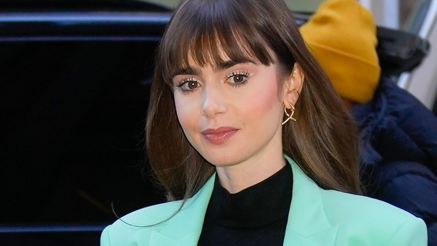 &#x27;&#x388;&#x3BD;&#x3B9;&#x3C9;&#x3B8;&#x3B1; &#x3C0;&#x3BF;&#x3BB;&#x3CD; &#x3BC;&#x3B9;&#x3BA;&#x3C1;&#x3AE;&quot; | &#x397; &#x3B1;&#x3C0;&#x3BF;&#x3BA;&#x3AC;&#x3BB;&#x3C5;&#x3C8;&#x3B7; &#x3C4;&#x3B7;&#x3C2; Lily Collins &#x3B3;&#x3B1; &#x3C4;&#x3B7;&#x3BD; &#x3C4;&#x3BF;&#x3BE;&#x3B9;&#x3BA;&#x3AE; &#x3BA;&#x3B1;&#x3B9; &#x3BA;&#x3B1;&#x3BA;&#x3BF;&#x3C0;&#x3BF;&#x3B9;&#x3B7;&#x3C4;&#x3B9;&#x3BA;&#x3AE; &#x3C3;&#x3C7;&#x3AD;&#x3C3;&#x3B7; &#x3C0;&#x3BF;&#x3C5; &#x3B5;&#x3AF;&#x3C7;&#x3B5; &#x3BC;&#x3B5; &#x3C0;&#x3C1;&#x3CE;&#x3B7;&#x3BD; &#x3C3;&#x3CD;&#x3BD;&#x3C4;&#x3C1;&#x3BF;&#x3C6;&#x3CC; &#x3C4;&#x3B7;&#x3C2;
