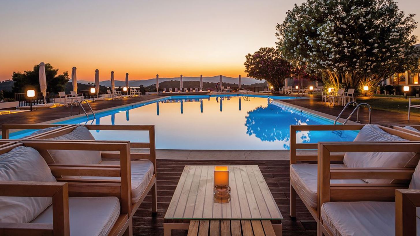 Skiathos Palace | &#x397; &#x3B1;&#x3C0;&#x3CC;&#x3BB;&#x3C5;&#x3C4;&#x3B7; &#x3B5;&#x3BC;&#x3C0;&#x3B5;&#x3B9;&#x3C1;&#x3AF;&#x3B1; &#x3B4;&#x3B9;&#x3B1;&#x3BA;&#x3BF;&#x3C0;&#x3CE;&#x3BD; &#x3C3;&#x3C4;&#x3BF; &#x3C0;&#x3B9;&#x3BF; &#x3BA;&#x3BF;&#x3C3;&#x3BC;&#x3BF;&#x3C0;&#x3BF;&#x3BB;&#x3AF;&#x3C4;&#x3B9;&#x3BA;&#x3BF; &#x3BD;&#x3B7;&#x3C3;&#x3AF; &#x3C4;&#x3C9;&#x3BD; &#x3A3;&#x3C0;&#x3BF;&#x3C1;&#x3AC;&#x3B4;&#x3C9;&#x3BD;