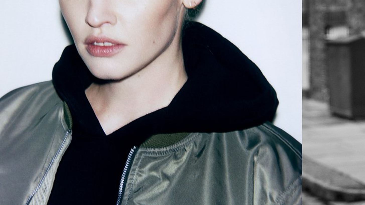 H Lara Stone &#x3B1;&#x3C0;&#x3AD;&#x3BA;&#x3C4;&#x3B7;&#x3C3;&#x3B5; &#x3C4;&#x3B7; &#x3B4;&#x3B9;&#x3BA;&#x3AE; &#x3C4;&#x3B7;&#x3C2; &#x3C3;&#x3B5;&#x3B9;&#x3C1;&#x3AC; &#x3C1;&#x3BF;&#x3CD;&#x3C7;&#x3C9;&#x3BD;