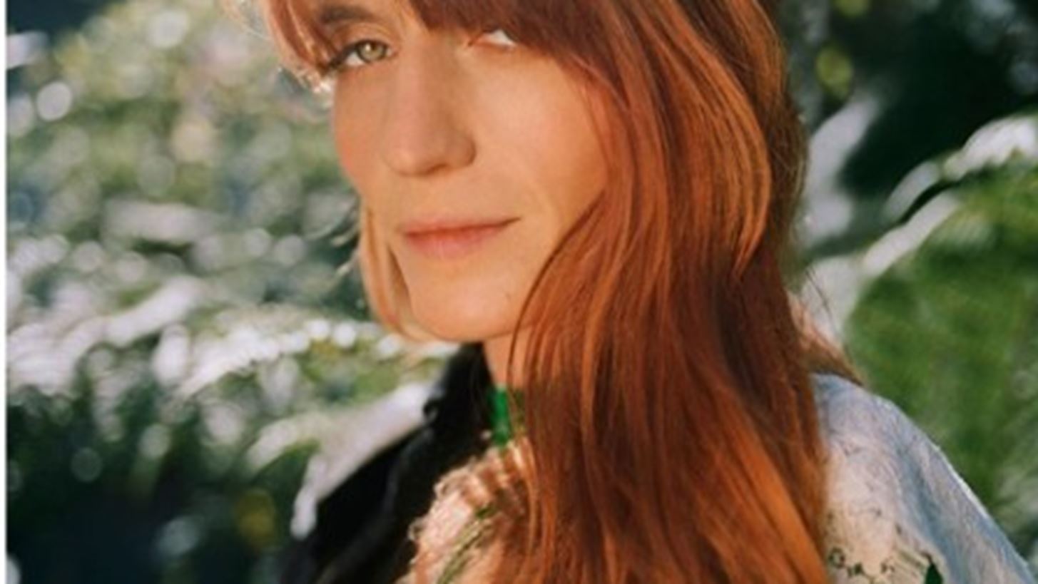 H Florence Welch &#x3B5;&#x3AF;&#x3BD;&#x3B1;&#x3B9; &#x3B7; &#x3B9;&#x3AD;&#x3C1;&#x3B5;&#x3B9;&#x3B1; &#x3C4;&#x3BF;&#x3C5; boho chic
