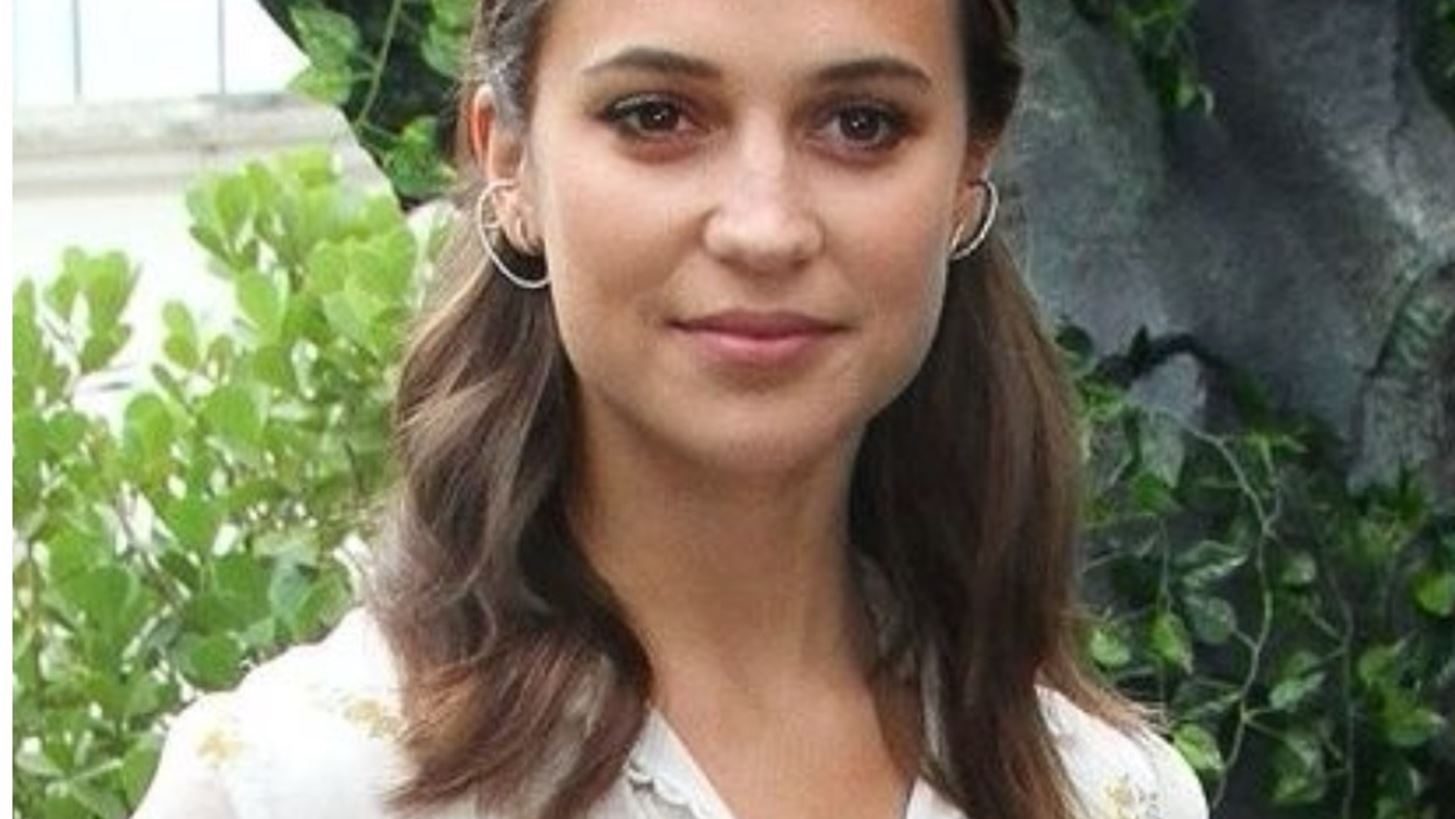 Alicia Vikander: &#x3A4;&#x3B9; &#x3B5;&#x3AF;&#x3C0;&#x3B5; &#x3C3;&#x3C4;&#x3BF;&#x3BD; &#x3C0;&#x3C1;&#x3AF;&#x3B3;&#x3BA;&#x3B9;&#x3C0;&#x3B1; William &#x3CC;&#x3C4;&#x3B1;&#x3BD; &#x3C4;&#x3BF;&#x3BD; &#x3C3;&#x3C5;&#x3BD;&#x3AC;&#x3BD;&#x3C4;&#x3B7;&#x3C3;&#x3B5;;