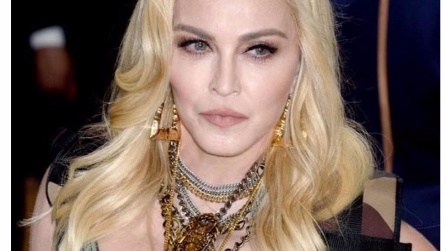H Madonna &#x3B3;&#x3B9;&#x3BF;&#x3C1;&#x3C4;&#x3AC;&#x3B6;&#x3B5;&#x3B9; &#x3C4;&#x3B1; &#x3B3;&#x3B5;&#x3BD;&#x3AD;&#x3B8;&#x3BB;&#x3B9;&#x3B1; &#x3C4;&#x3B7;&#x3C2; Britney Spears &#x3C4;&#x3C1;&#x3B1;&#x3B3;&#x3BF;&#x3C5;&#x3B4;&#x3CE;&#x3BD;&#x3C4;&#x3B1;&#x3C2; &#x3C4;&#x3BF; Toxic