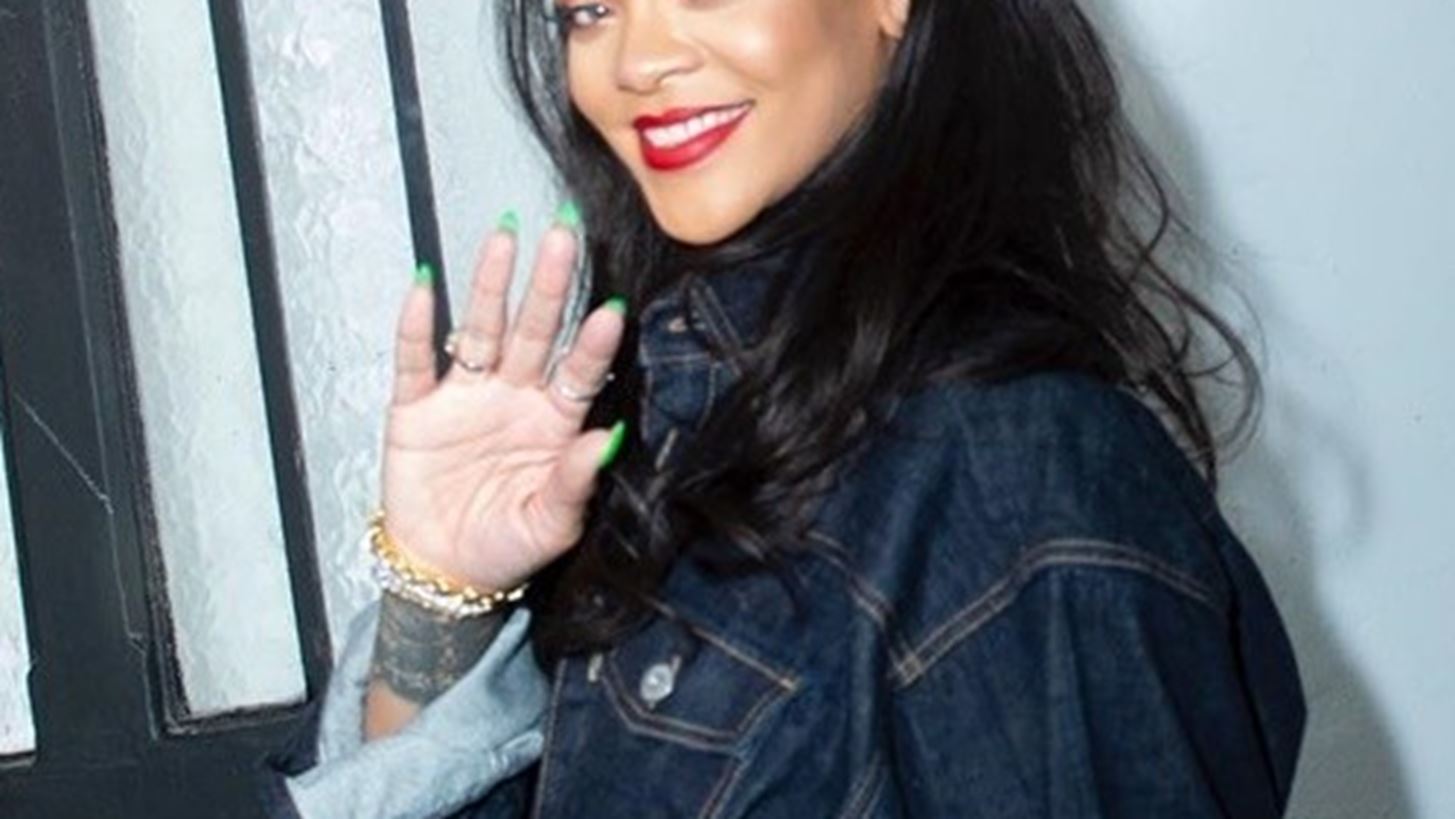 &#x397; &#x3B2;&#x3B9;&#x3C4;&#x3C1;&#x3AF;&#x3BD;&#x3B1; &#x3C4;&#x3B7;&#x3C2; &#x3BD;&#x3AD;&#x3B1;&#x3C2; &#x3C3;&#x3C5;&#x3BB;&#x3BB;&#x3BF;&#x3B3;&#x3AE;&#x3C2; &#x3C4;&#x3B7;&#x3C2; Rihanna &#x3C0;&#x3BF;&#x3C5; &#x3C3;&#x3C5;&#x3B6;&#x3B7;&#x3C4;&#x3AE;&#x3B8;&#x3B7;&#x3BA;&#x3B5;
