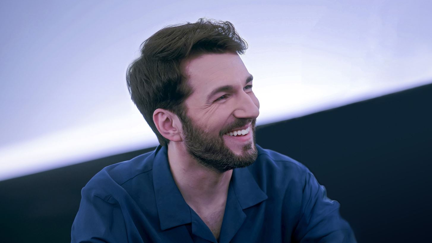 Συνέντευξη | Ο Θοδωρής Βoυτσικάκης ονειρευόταν να τραγουδήσει με τη Lady Gaga στο μετρό του Λονδίνου