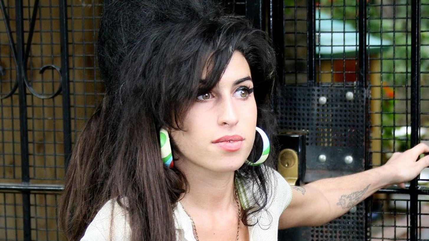 5 items &#x3B1;&#x3C0;&#x3CC; &#x3C4;&#x3BF; &#x3BC;&#x3BF;&#x3BD;&#x3B1;&#x3B4;&#x3B9;&#x3BA;&#x3CC; &#x3C3;&#x3C4;&#x3B9;&#x3BB; &#x3C4;&#x3B7;&#x3C2; Amy Winehouse &#x3C0;&#x3BF;&#x3C5; &#x3B2;&#x3C1;&#x3AF;&#x3C3;&#x3BA;&#x3BF;&#x3BD;&#x3C4;&#x3B1;&#x3B9; &#x3C3;&#x3C4;&#x3B9;&#x3C2; &#x3C4;&#x3AC;&#x3C3;&#x3B5;&#x3B9;&#x3C2; &#x3C3;&#x3AE;&#x3BC;&#x3B5;&#x3C1;&#x3B1;