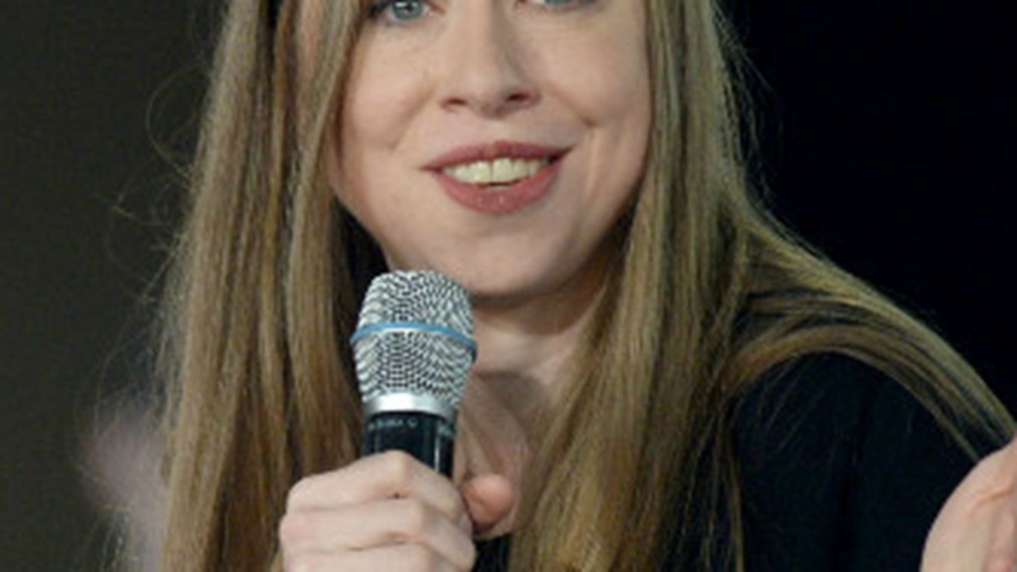 &#x397; &#x3BA;&#x3CC;&#x3C1;&#x3B7; &#x3C4;&#x3BF;&#x3C5; Bill &#x3BA;&#x3B1;&#x3B9; &#x3C4;&#x3B7;&#x3C2; Hillary Clinton &#x3C5;&#x3C0;&#x3B5;&#x3C1;&#x3B1;&#x3C3;&#x3C0;&#x3AF;&#x3B6;&#x3B5;&#x3C4;&#x3B1;&#x3B9; &#x3C4;&#x3BF;&#x3BD; &#x3B3;&#x3B9;&#x3BF; &#x3C4;&#x3BF;&#x3C5; Donald Trump