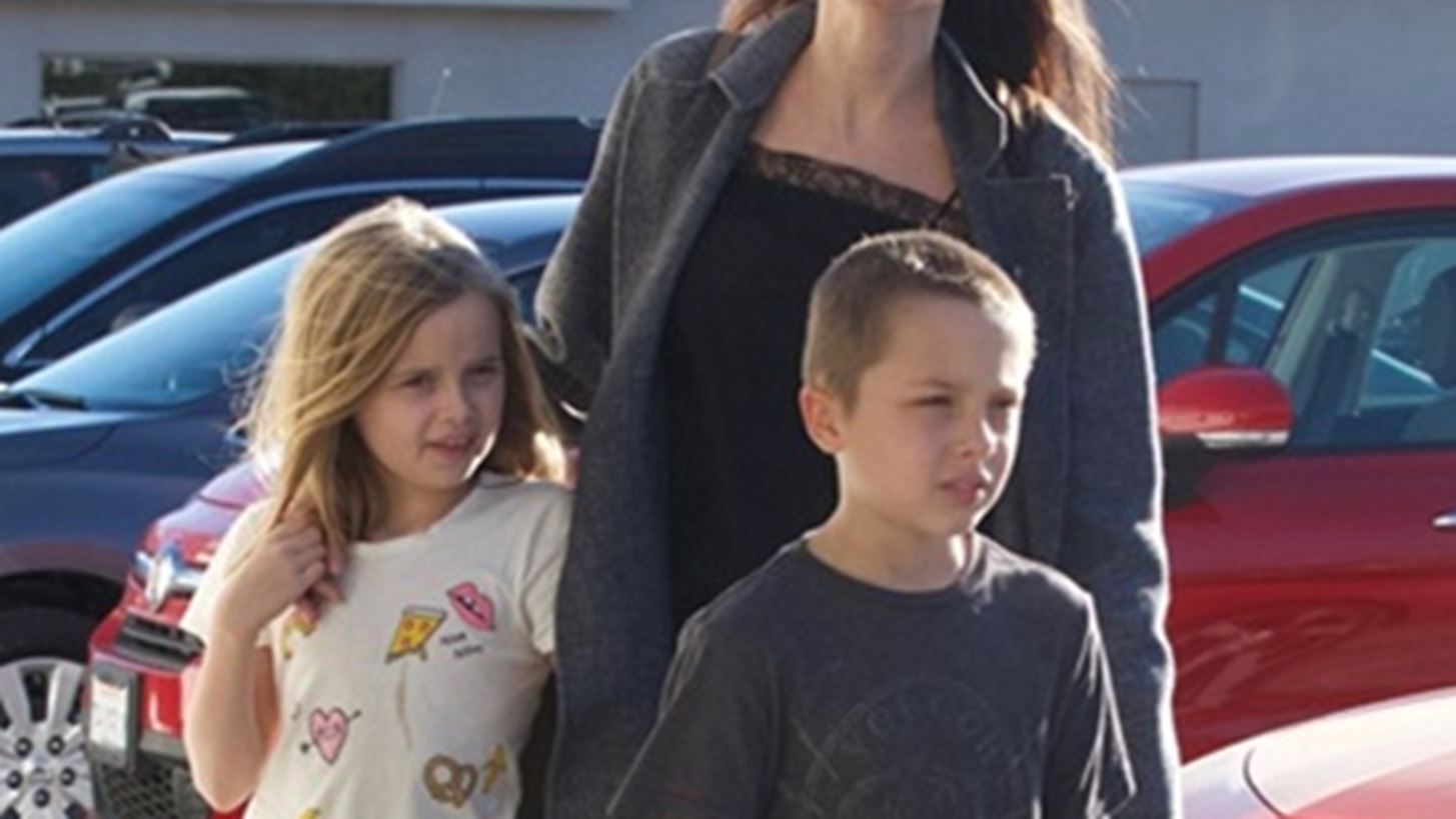 Angelina Jolie: &#x3A0;&#x3BF;&#x3CD; &#x3C4;&#x3B7;&#x3BD; &#x3C3;&#x3C5;&#x3BD;&#x3AD;&#x3BB;&#x3B1;&#x3B2;&#x3B5; &#x3BF; &#x3C6;&#x3C9;&#x3C4;&#x3BF;&#x3B3;&#x3C1;&#x3B1;&#x3C6;&#x3B9;&#x3BA;&#x3CC;&#x3C2; &#x3C6;&#x3B1;&#x3BA;&#x3CC;&#x3C2;;