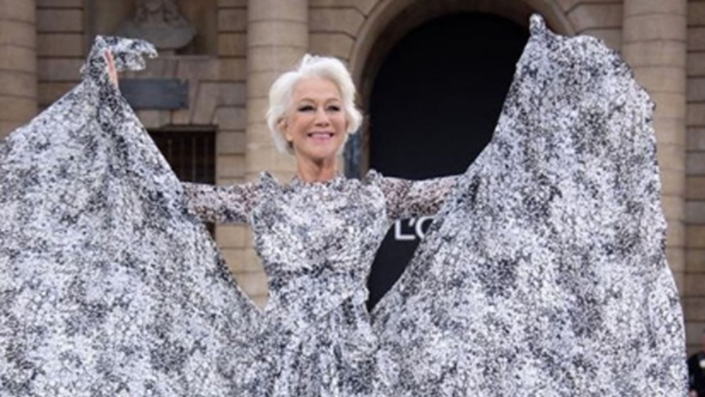 &#x397; Helen Mirren &#x3C0;&#x3B5;&#x3C1;&#x3C0;&#x3AC;&#x3C4;&#x3B7;&#x3C3;&#x3B5; &#x3BE;&#x3C5;&#x3C0;&#x3CC;&#x3BB;&#x3B7;&#x3C4;&#x3B7; &#x3C3;&#x3C4;&#x3B7;&#x3BD; &#x3C0;&#x3B1;&#x3C3;&#x3B1;&#x3C1;&#x3AD;&#x3BB;&#x3B1; &#x3BA;&#x3B1;&#x3B9; &#x3AD;&#x3BA;&#x3BB;&#x3B5;&#x3C8;&#x3B5; &#x3C4;&#x3B9;&#x3C2; &#x3B5;&#x3BD;&#x3C4;&#x3C5;&#x3C0;&#x3CE;&#x3C3;&#x3B5;&#x3B9;&#x3C2;