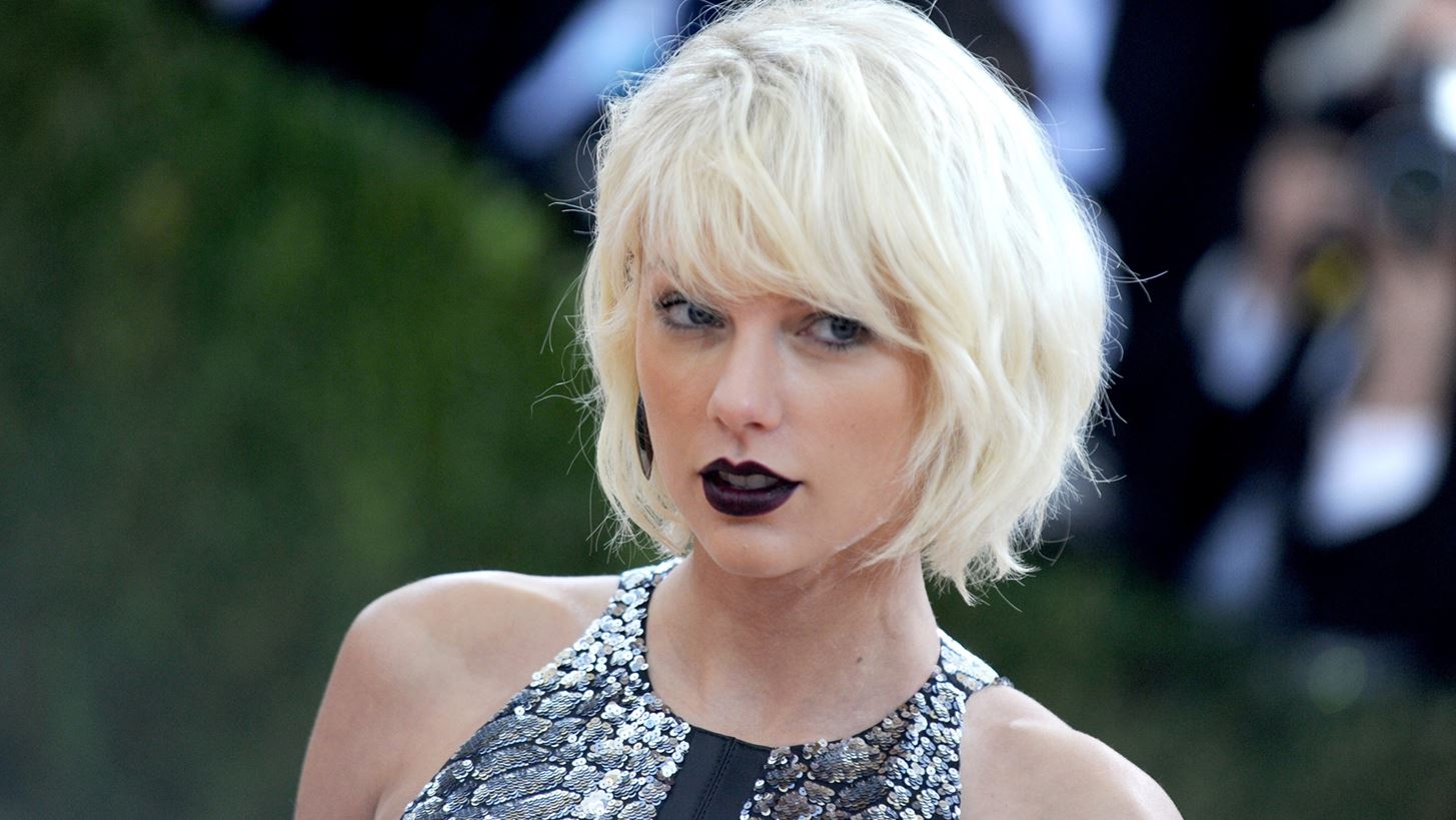 Taylor Swift | &#x393;&#x3B9;&#x3B1;&#x3C4;&#x3AF; &#x3B8;&#x3B1; &#x3BB;&#x3B5;&#x3AF;&#x3C0;&#x3B5;&#x3B9; &#x3B1;&#x3BA;&#x3CC;&#x3BC;&#x3B7; &#x3BC;&#x3AF;&#x3B1; &#x3C7;&#x3C1;&#x3BF;&#x3BD;&#x3B9;&#x3AC; &#x3B1;&#x3C0;&#x3CC; &#x3C4;&#x3BF; Met Gala
