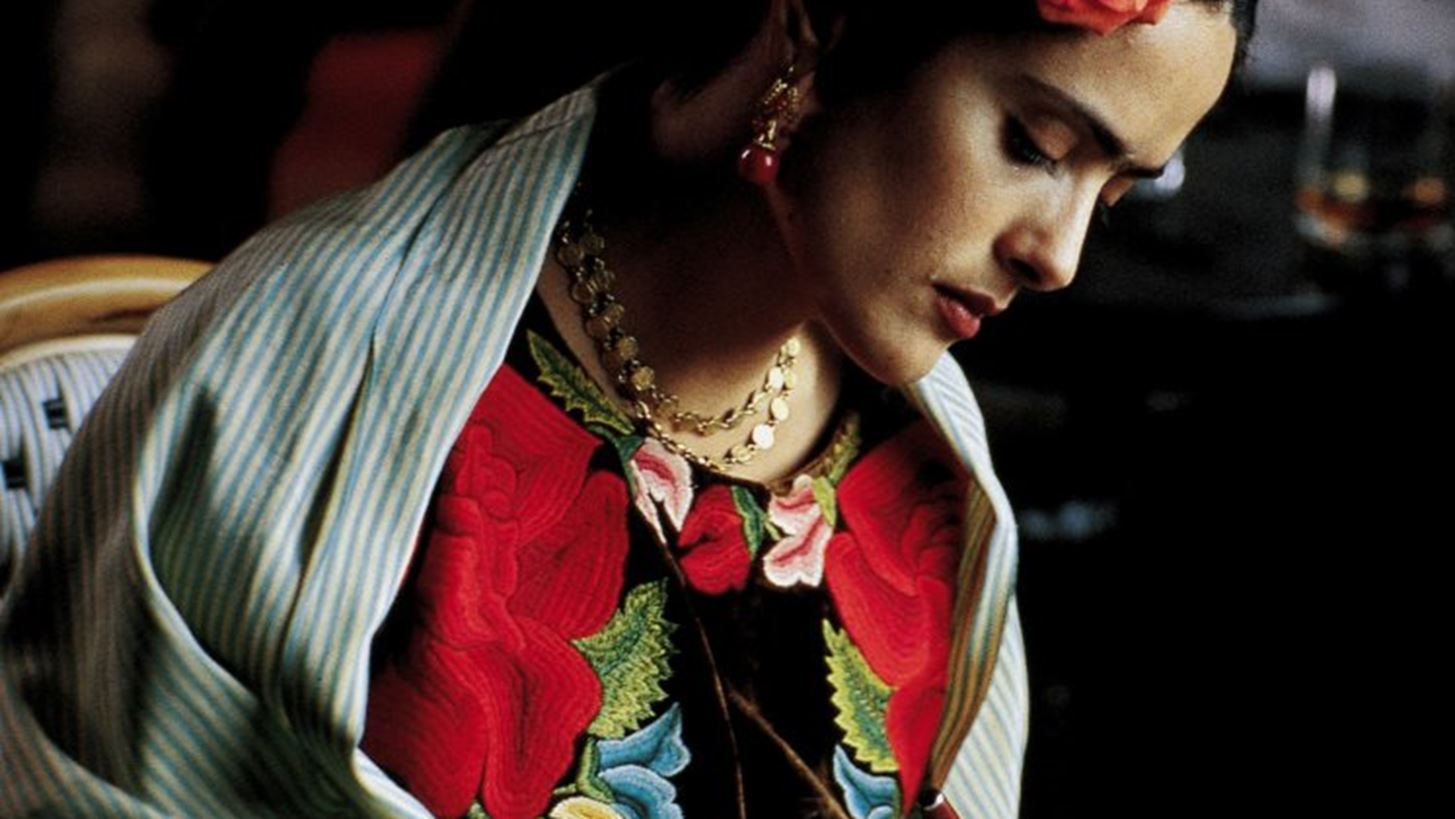 &#x3A4;&#x3BF; &#x3C3;&#x3C4;&#x3C5;&#x3BB; &#x3C4;&#x3B7;&#x3C2; Frida Kahlo &#x3B3;&#x3AF;&#x3BD;&#x3B5;&#x3C4;&#x3B1;&#x3B9; &#x3C4;&#x3BF; &#x3BA;&#x3B5;&#x3BD;&#x3C4;&#x3C1;&#x3B9;&#x3BA;&#x3CC; &#x3B8;&#x3AD;&#x3BC;&#x3B1; &#x3C4;&#x3B7;&#x3C2; &#x3B5;&#x3C0;&#x3CC;&#x3BC;&#x3B5;&#x3BD;&#x3B7;&#x3C2; &#x3AD;&#x3BA;&#x3B8;&#x3B5;&#x3C3;&#x3B7;&#x3C2; &#x3C4;&#x3BF;&#x3C5; V&amp;A