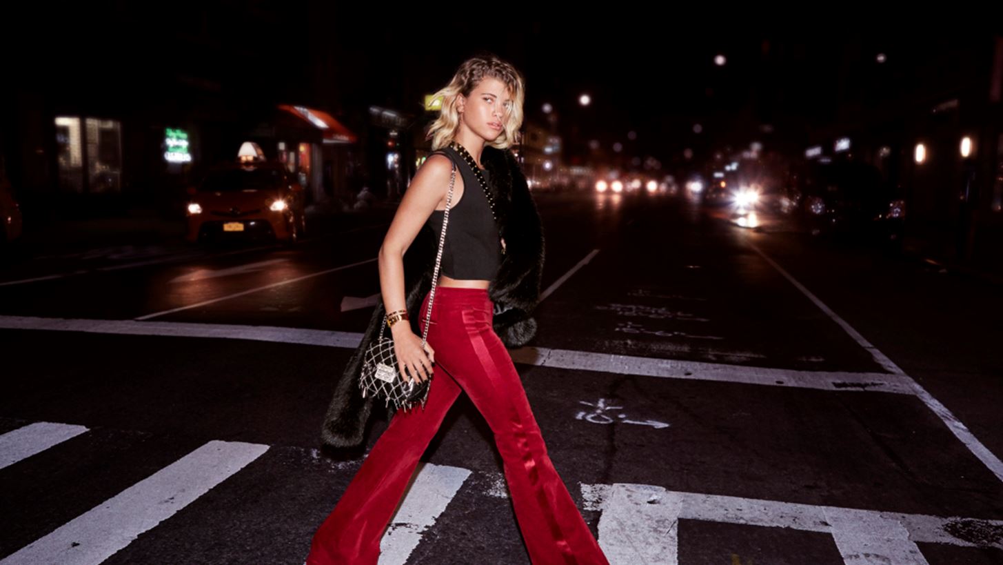 H &#x3BD;&#x3AD;&#x3B1; &#x3BA;&#x3B1;&#x3BC;&#x3C0;&#x3AC;&#x3BD;&#x3B9;&#x3B1; &#x3C4;&#x3BF;&#x3C5; Michael Kors &#x3B5;&#x3AF;&#x3BD;&#x3B1;&#x3B9; &#x3BC;&#x3B9;&#x3B1; &#x3C9;&#x3B4;&#x3AE; &#x3C3;&#x3C4;&#x3BF; streetstyle