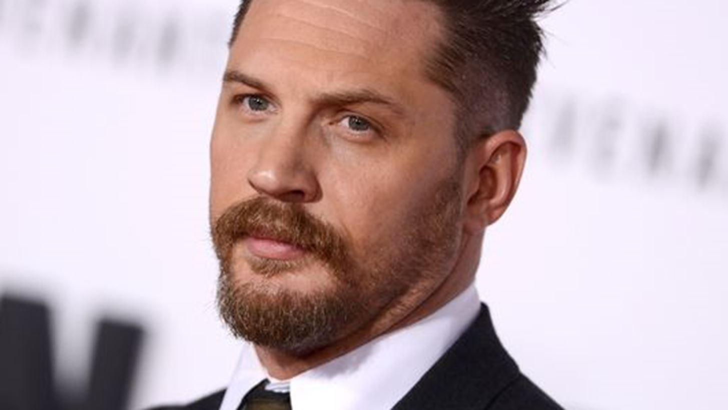 O Tom Hardy &#x3BA;&#x3C5;&#x3BD;&#x3AE;&#x3B3;&#x3B7;&#x3C3;&#x3B5; &#x3BA;&#x3B1;&#x3B9; &#x3C3;&#x3C5;&#x3BD;&#x3AD;&#x3BB;&#x3B1;&#x3B2;&#x3B5; &#x3AD;&#x3BD;&#x3B1;&#x3BD; &#x3BB;&#x3B7;&#x3C3;&#x3C4;&#x3AE; &#x3C3;&#x3C4;&#x3BF; &#x39D;&#x3CC;&#x3C4;&#x3B9;&#x3BF; &#x39B;&#x3BF;&#x3BD;&#x3B4;&#x3AF;&#x3BD;&#x3BF;