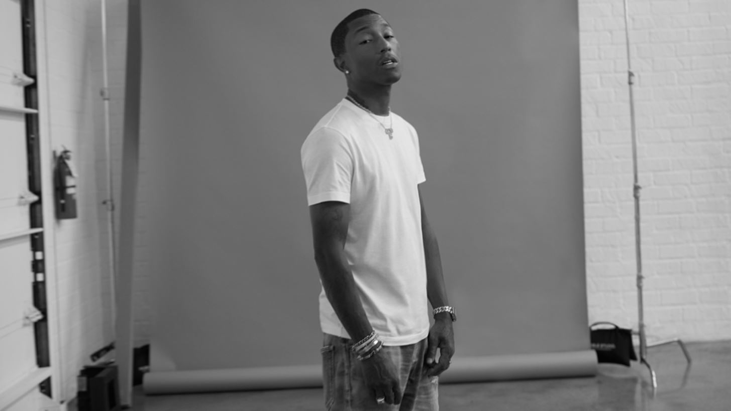 &#x3A4;&#x3B9; &#x3BA;&#x3AC;&#x3BD;&#x3B5;&#x3B9; &#x3BF; Pharrell Williams &#x3BC;&#x3C0;&#x3C1;&#x3BF;&#x3C3;&#x3C4;&#x3AC; &#x3B1;&#x3C0;&#x3BF; &#x3BC;&#x3AF;&#x3B1; &#x3B3;&#x3B9;&#x3B3;&#x3B1;&#x3BD;&#x3C4;&#x3B9;&#x3B1;&#x3AF;&#x3B1; &#x3B1;&#x3C6;&#x3AF;&#x3C3;&#x3B1; &#x3C4;&#x3B7;&#x3C2; Rihanna;