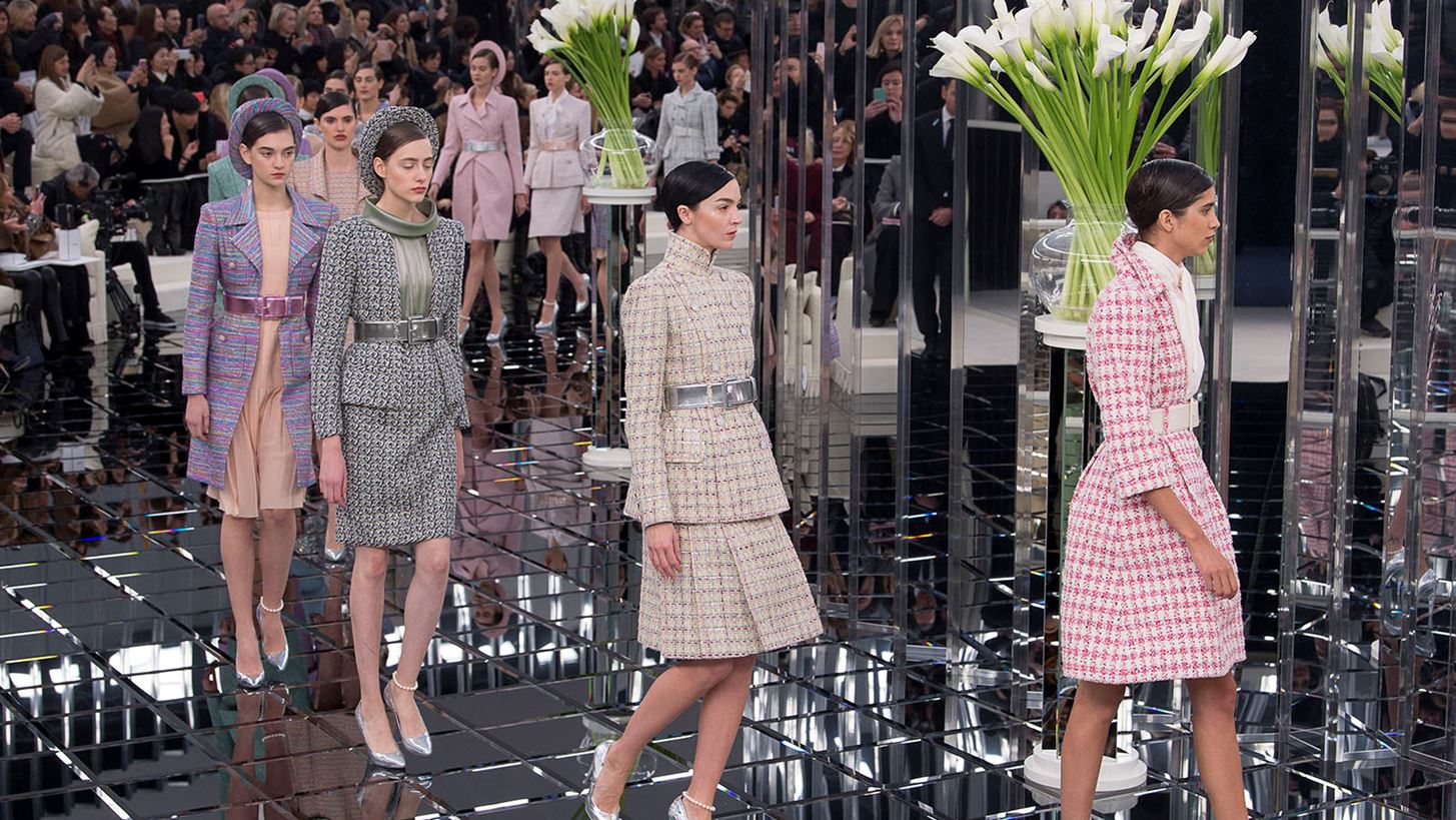 Chanel Haute Couture S/S 17: &#x3A4;&#x3B1; &#x3C9;&#x3C1;&#x3B1;&#x3B9;&#x3CC;&#x3C4;&#x3B5;&#x3C1;&#x3B1; &#x3C3;&#x3CD;&#x3BD;&#x3BF;&#x3BB;&#x3B1; &#x3C4;&#x3B7;&#x3C2; &#x3C3;&#x3C5;&#x3BB;&#x3BB;&#x3BF;&#x3B3;&#x3AE;&#x3C2;